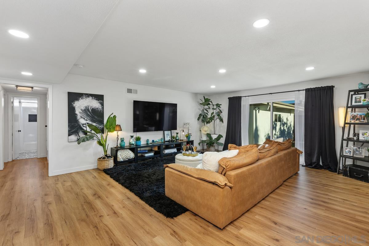 Detail Gallery Image 12 of 42 For 1811  Iris Way, Escondido,  CA 92027 - 4 Beds | 2 Baths