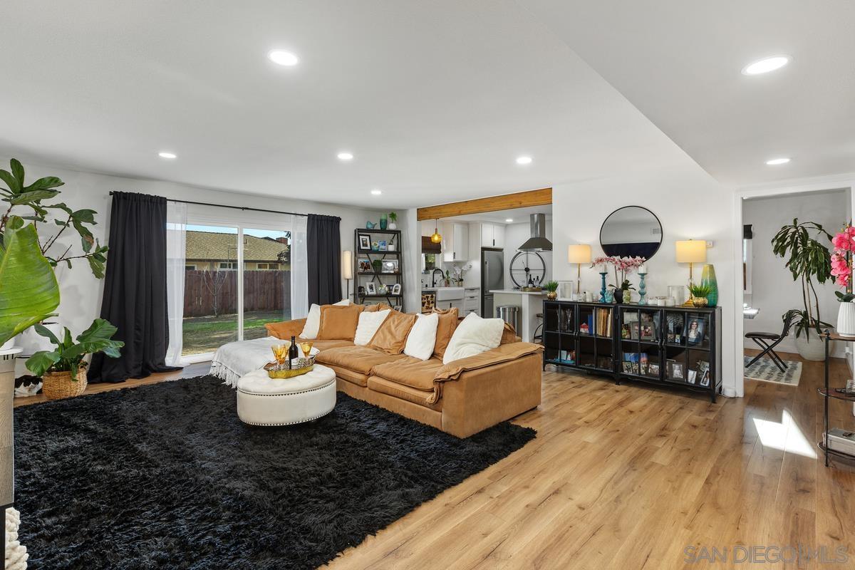 Detail Gallery Image 13 of 42 For 1811  Iris Way, Escondido,  CA 92027 - 4 Beds | 2 Baths