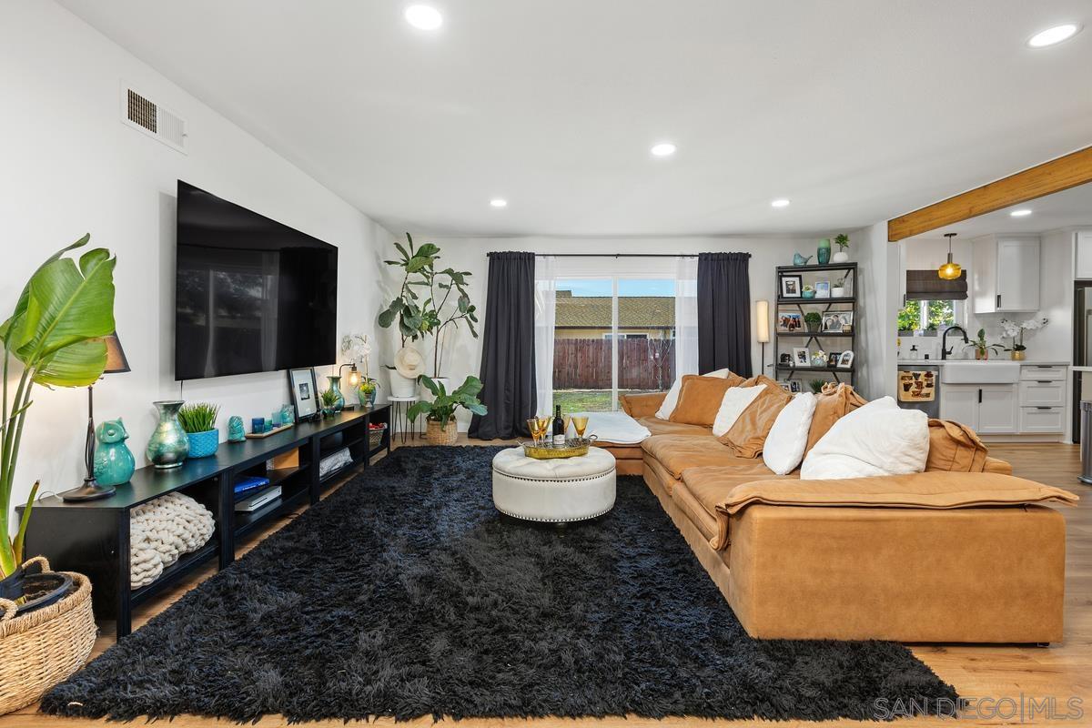 Detail Gallery Image 15 of 42 For 1811  Iris Way, Escondido,  CA 92027 - 4 Beds | 2 Baths