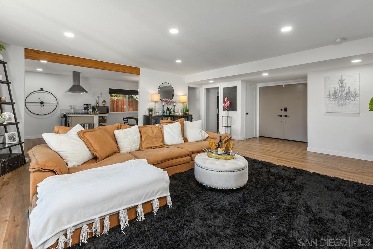 Detail Gallery Image 10 of 42 For 1811  Iris Way, Escondido,  CA 92027 - 4 Beds | 2 Baths