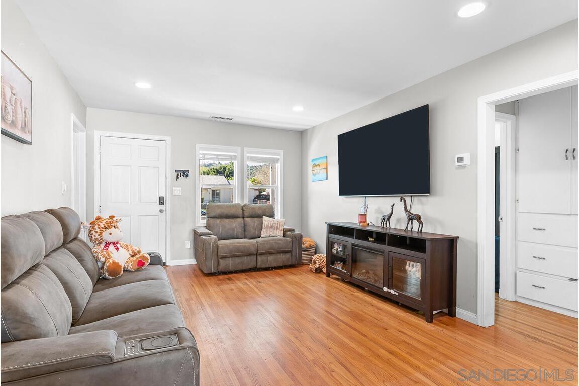 Detail Gallery Image 6 of 35 For 782  W Renette Ave, El Cajon,  CA 92020 - 3 Beds | 2 Baths