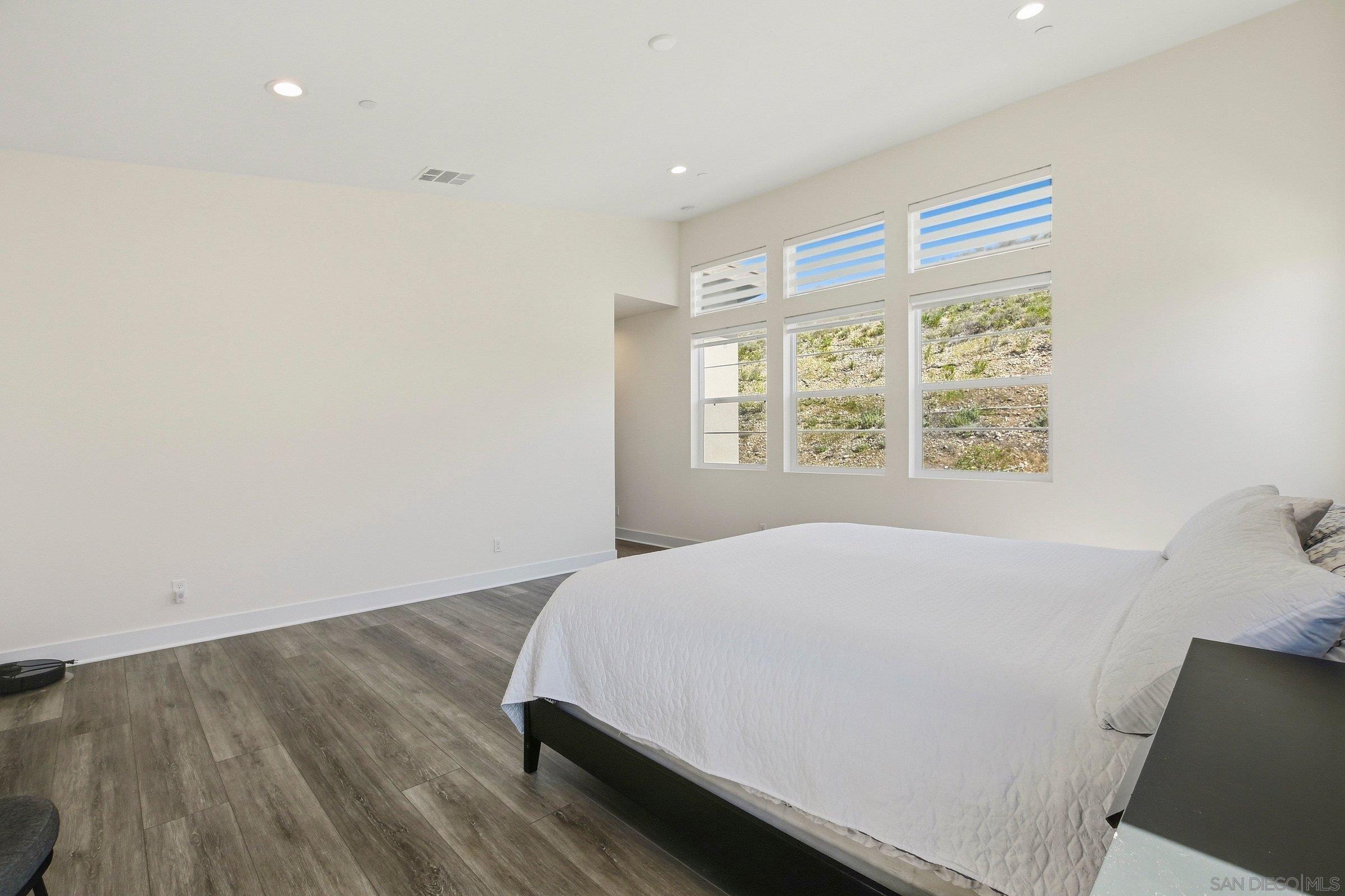 Detail Gallery Image 26 of 45 For 8201  Rose Quartz, San Diego,  CA 92126 - 4 Beds | 3 Baths