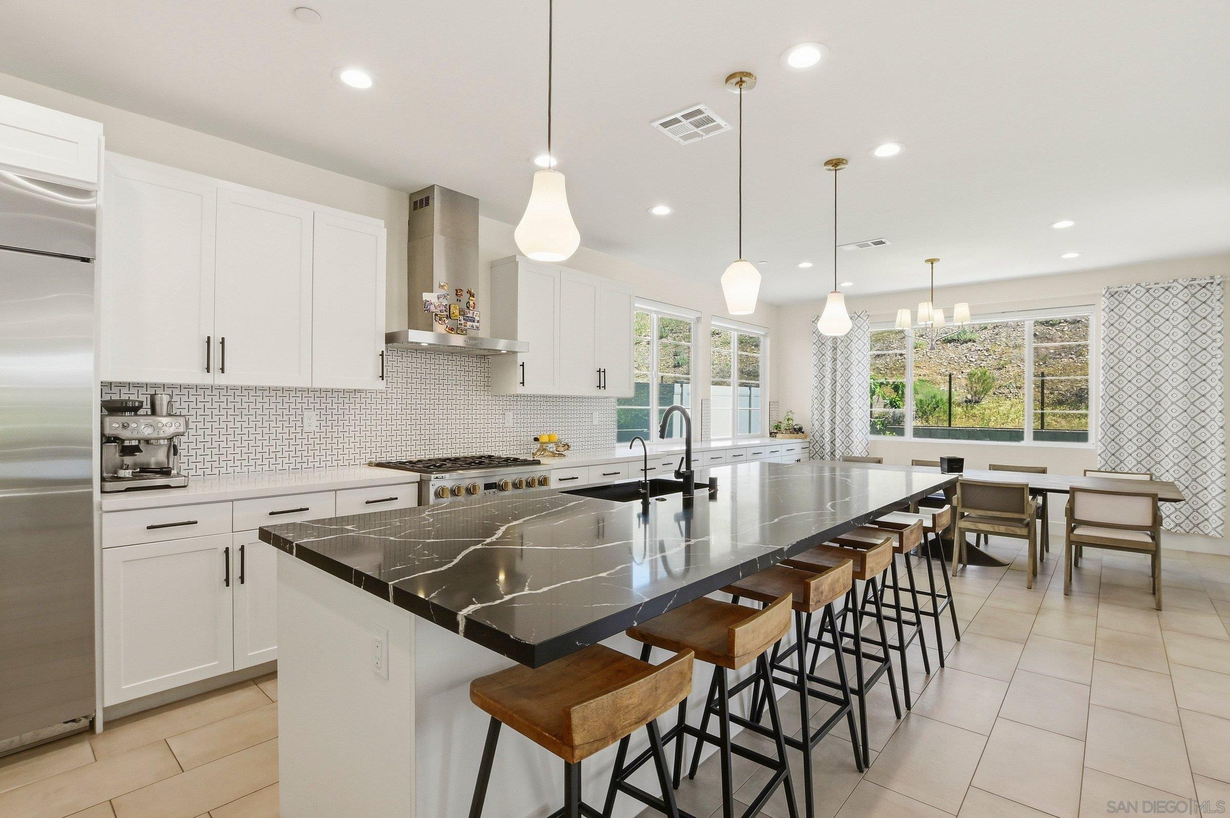 Detail Gallery Image 9 of 45 For 8201  Rose Quartz, San Diego,  CA 92126 - 4 Beds | 3 Baths