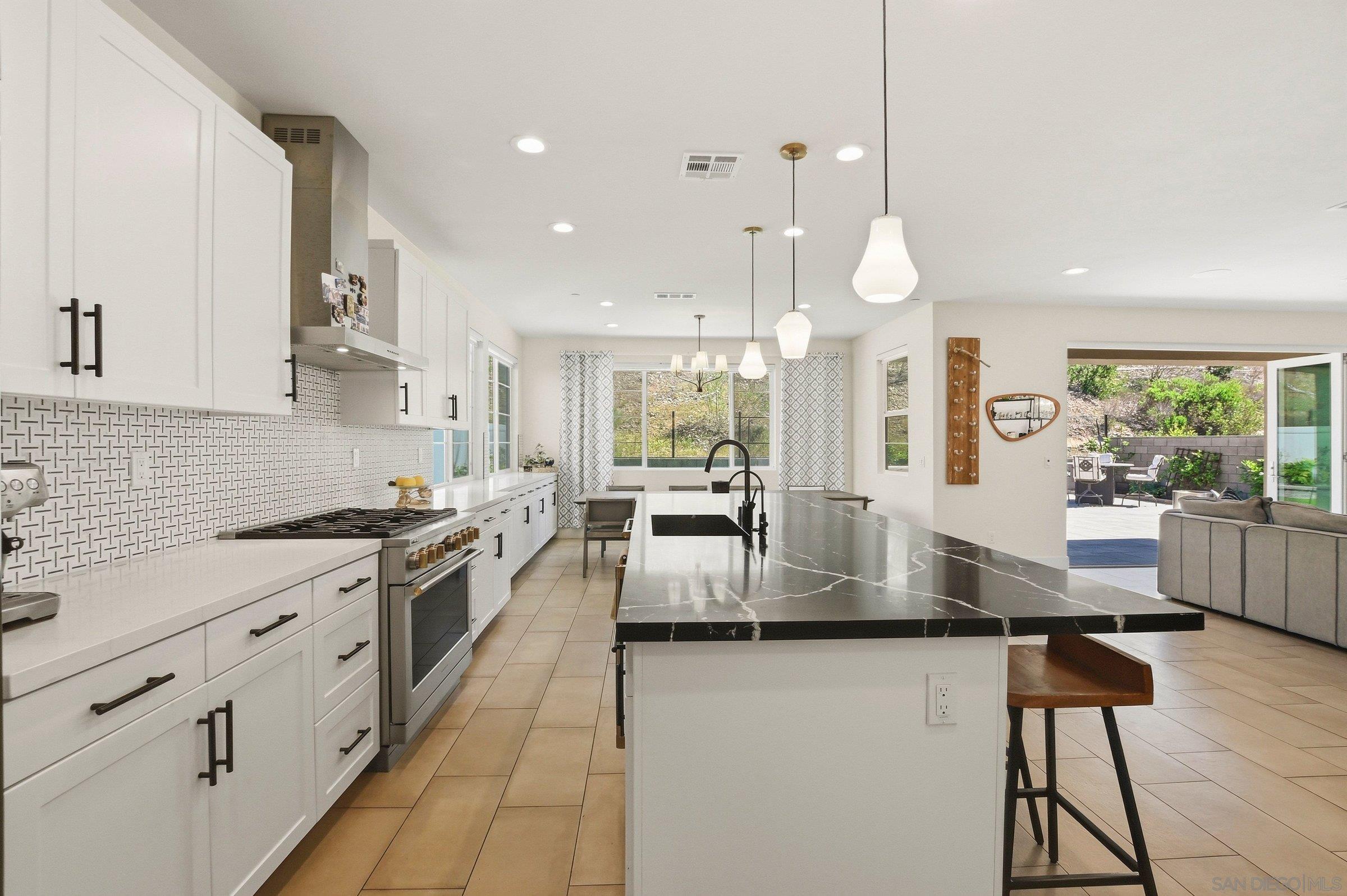 Detail Gallery Image 10 of 45 For 8201  Rose Quartz, San Diego,  CA 92126 - 4 Beds | 3 Baths