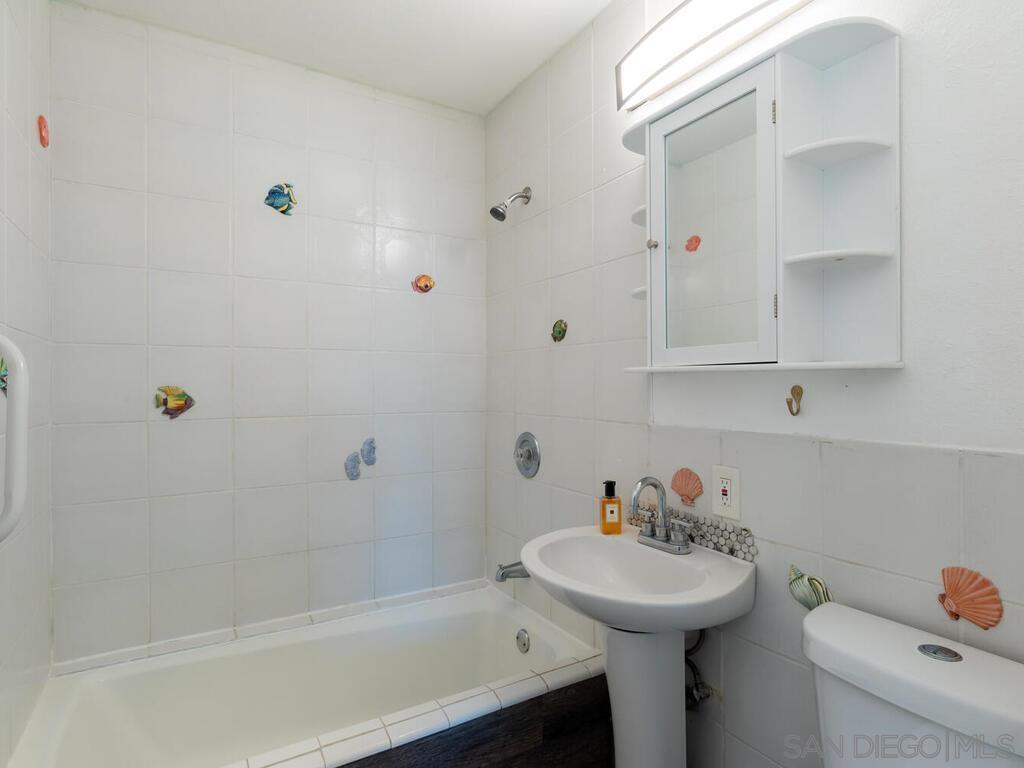 Detail Gallery Image 13 of 35 For 3555  Oak Glen, San Diego,  CA 92117 - 4 Beds | 3 Baths