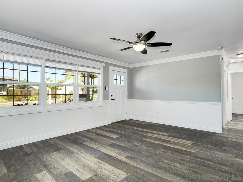 Detail Gallery Image 4 of 35 For 3555  Oak Glen, San Diego,  CA 92117 - 4 Beds | 3 Baths