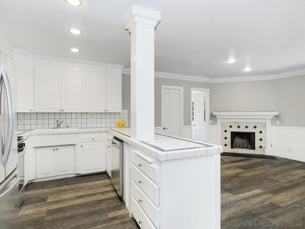 Detail Gallery Image 5 of 35 For 3555  Oak Glen, San Diego,  CA 92117 - 4 Beds | 3 Baths