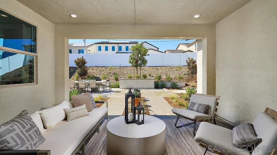 Detail Gallery Image 6 of 26 For 124  Alethea, Oceanside,  CA 92057 - 4 Beds | 3/1 Baths