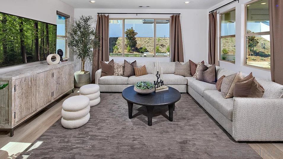 Detail Gallery Image 7 of 26 For 124  Alethea, Oceanside,  CA 92057 - 4 Beds | 3/1 Baths