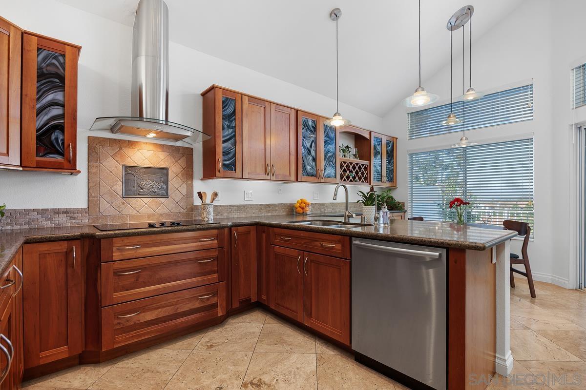 Detail Gallery Image 12 of 39 For 12127  Royal Lytham Row, San Diego,  CA 92128 - 2 Beds | 2 Baths