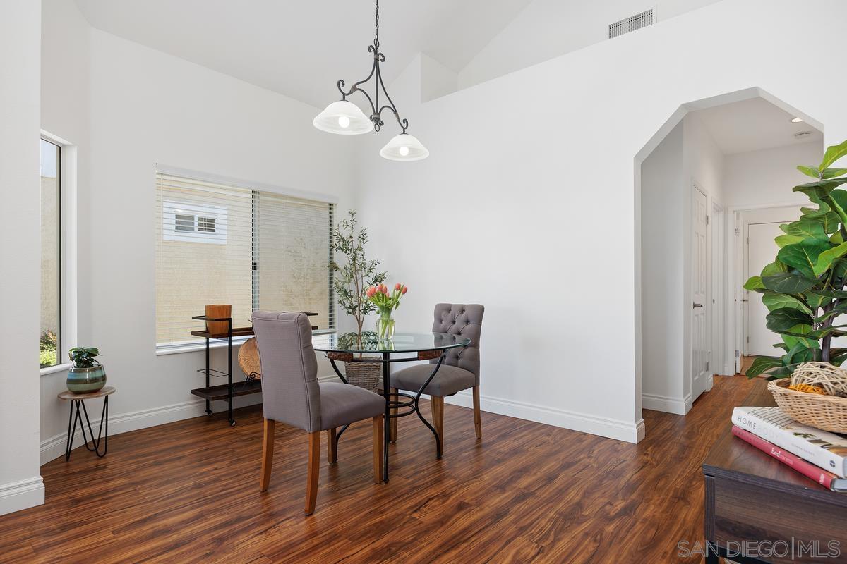 Detail Gallery Image 14 of 39 For 12127  Royal Lytham Row, San Diego,  CA 92128 - 2 Beds | 2 Baths