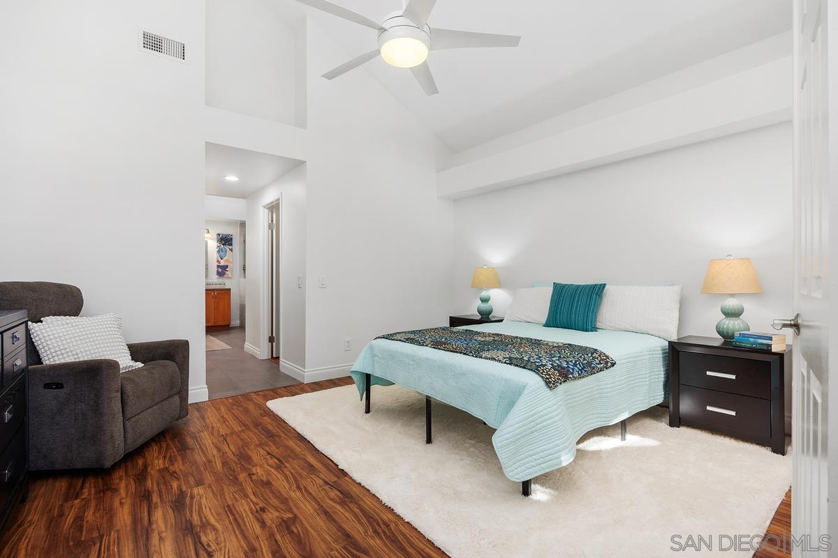 Detail Gallery Image 16 of 39 For 12127  Royal Lytham Row, San Diego,  CA 92128 - 2 Beds | 2 Baths