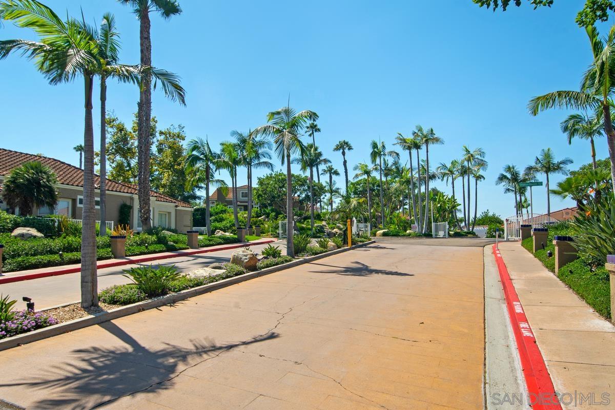 Detail Gallery Image 34 of 39 For 12127  Royal Lytham Row, San Diego,  CA 92128 - 2 Beds | 2 Baths