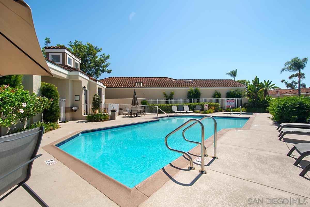 Detail Gallery Image 35 of 39 For 12127  Royal Lytham Row, San Diego,  CA 92128 - 2 Beds | 2 Baths