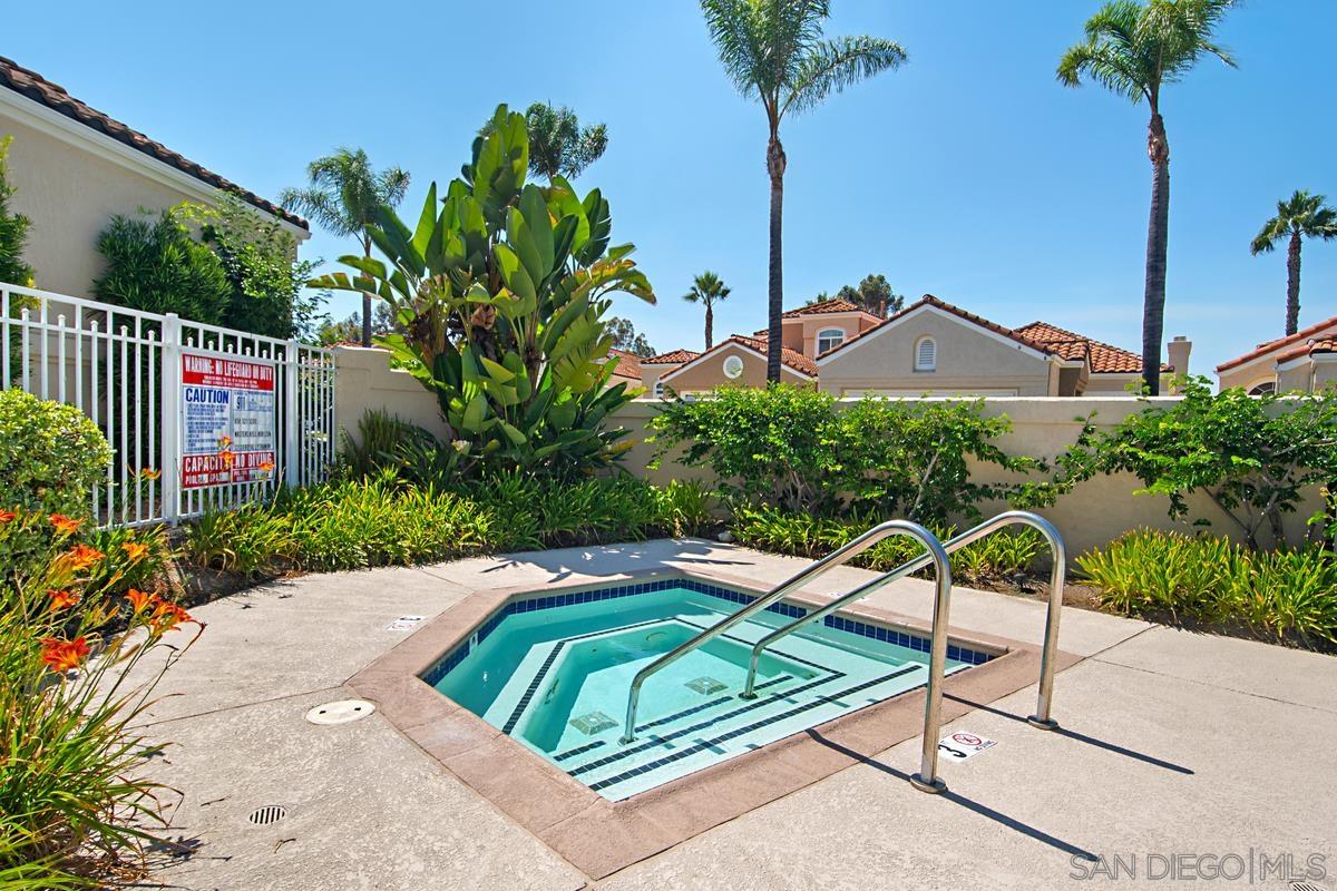 Detail Gallery Image 36 of 39 For 12127  Royal Lytham Row, San Diego,  CA 92128 - 2 Beds | 2 Baths