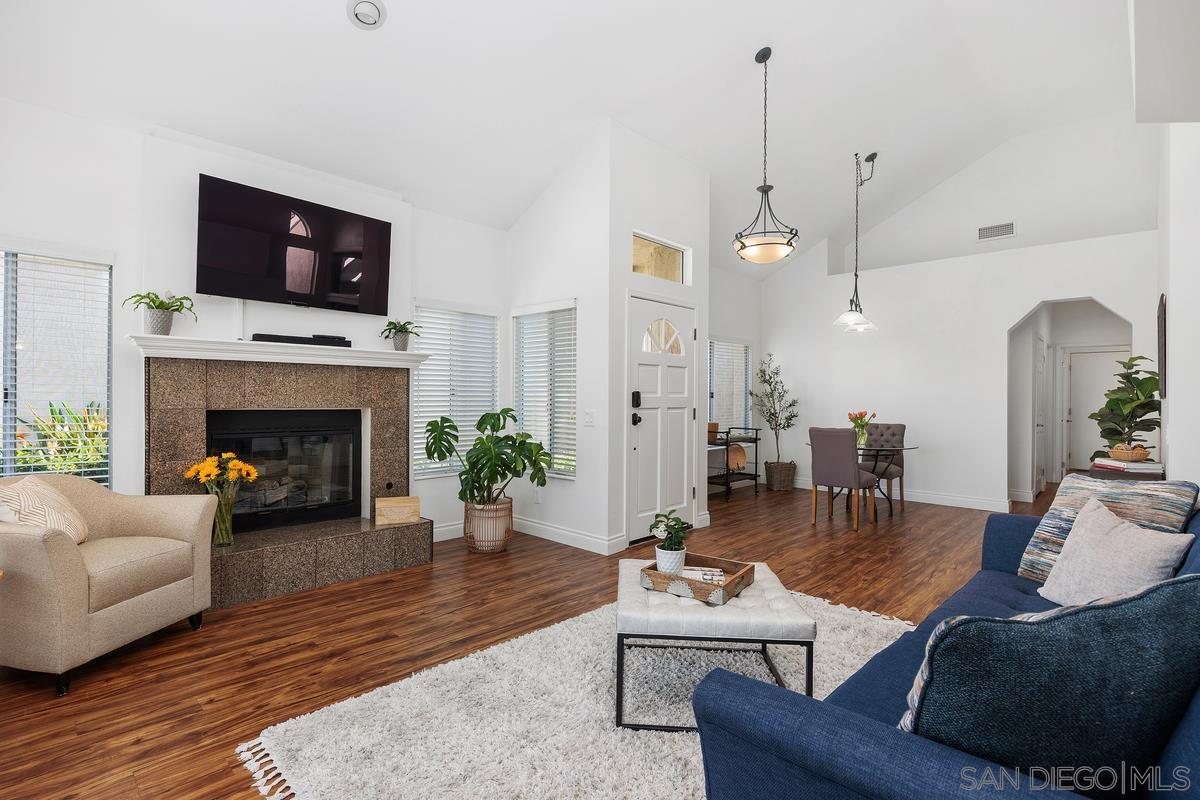 Detail Gallery Image 6 of 39 For 12127  Royal Lytham Row, San Diego,  CA 92128 - 2 Beds | 2 Baths