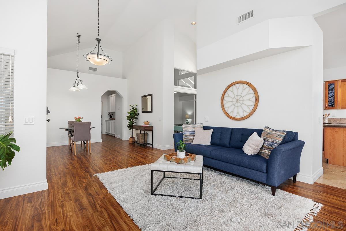 Detail Gallery Image 8 of 39 For 12127  Royal Lytham Row, San Diego,  CA 92128 - 2 Beds | 2 Baths