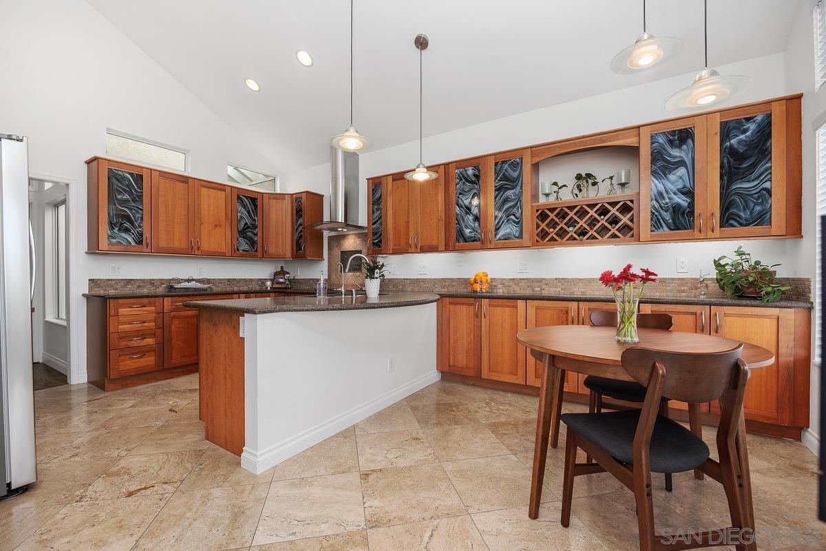 Detail Gallery Image 9 of 39 For 12127  Royal Lytham Row, San Diego,  CA 92128 - 2 Beds | 2 Baths