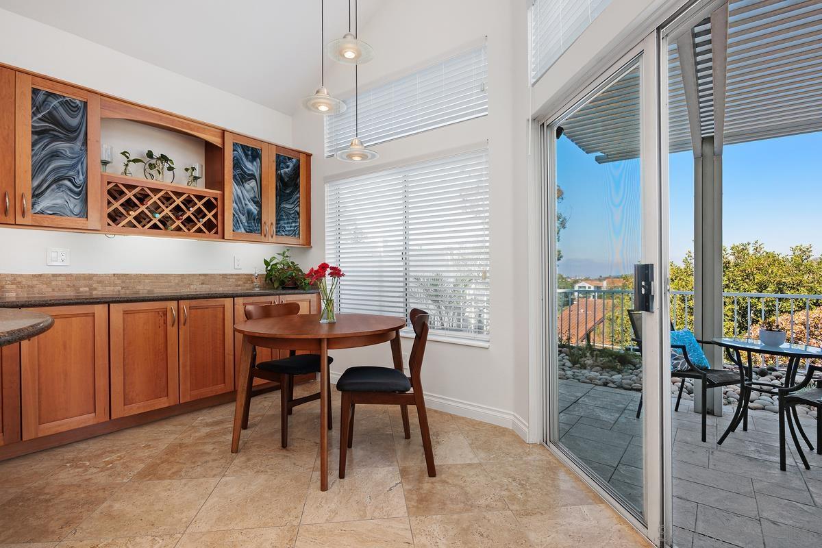 Detail Gallery Image 10 of 39 For 12127  Royal Lytham Row, San Diego,  CA 92128 - 2 Beds | 2 Baths