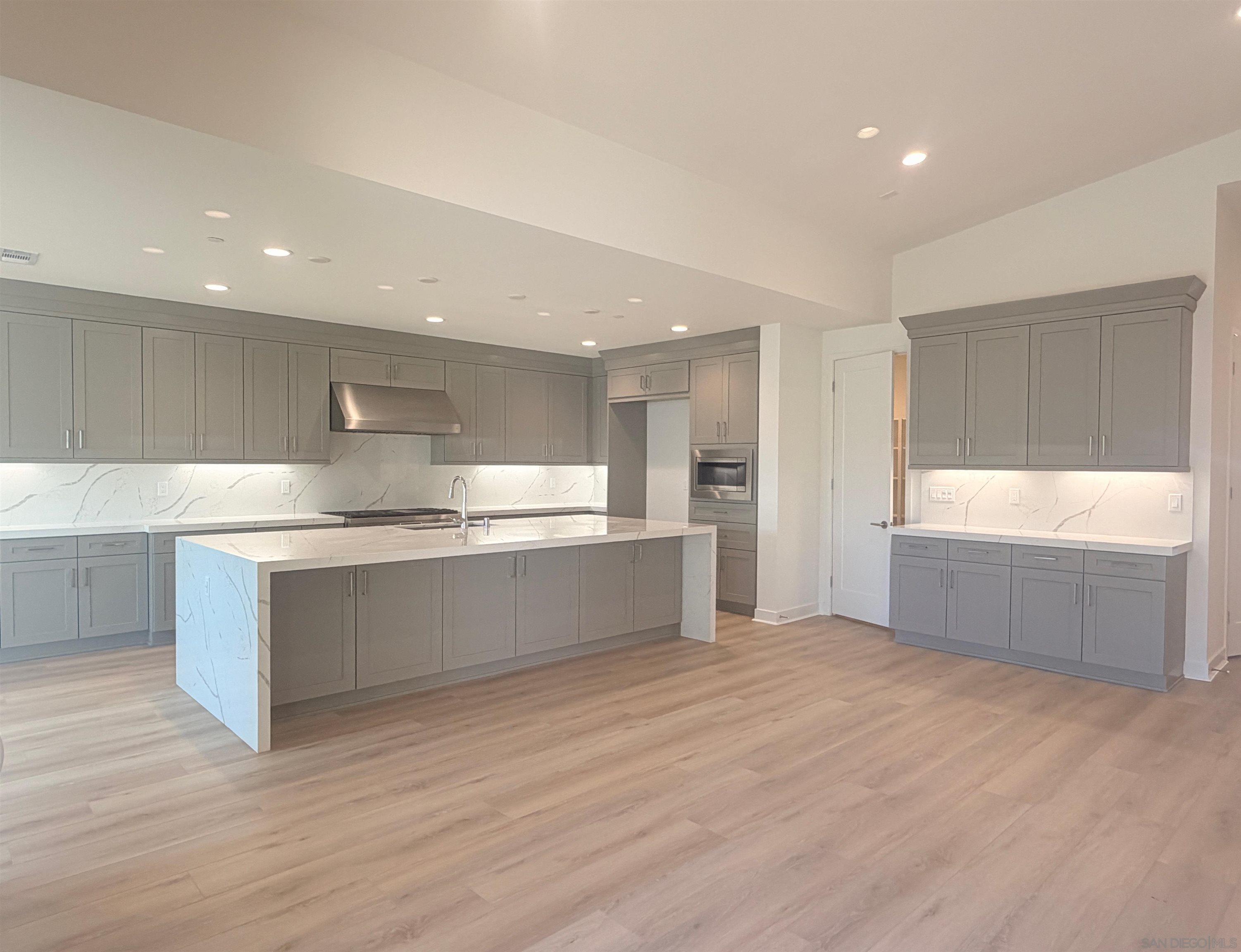 Detail Gallery Image 2 of 31 For 13765  Holly Oak Way, Poway,  CA 92064 - 4 Beds | 3/1 Baths