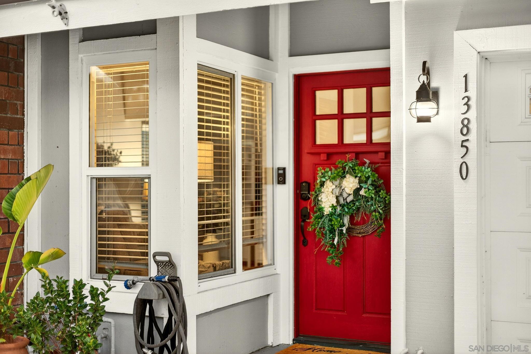 Detail Gallery Image 2 of 60 For 13850  Midgrove Ct, Poway,  CA 92064 - 4 Beds | 2/1 Baths