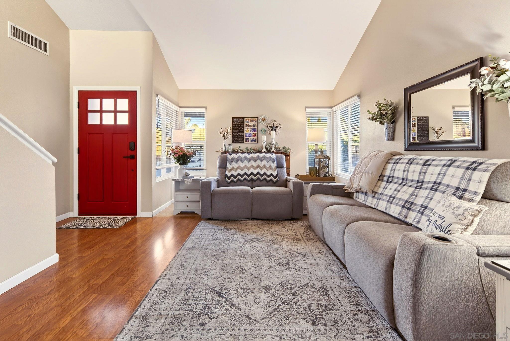Detail Gallery Image 11 of 60 For 13850  Midgrove Ct, Poway,  CA 92064 - 4 Beds | 2/1 Baths