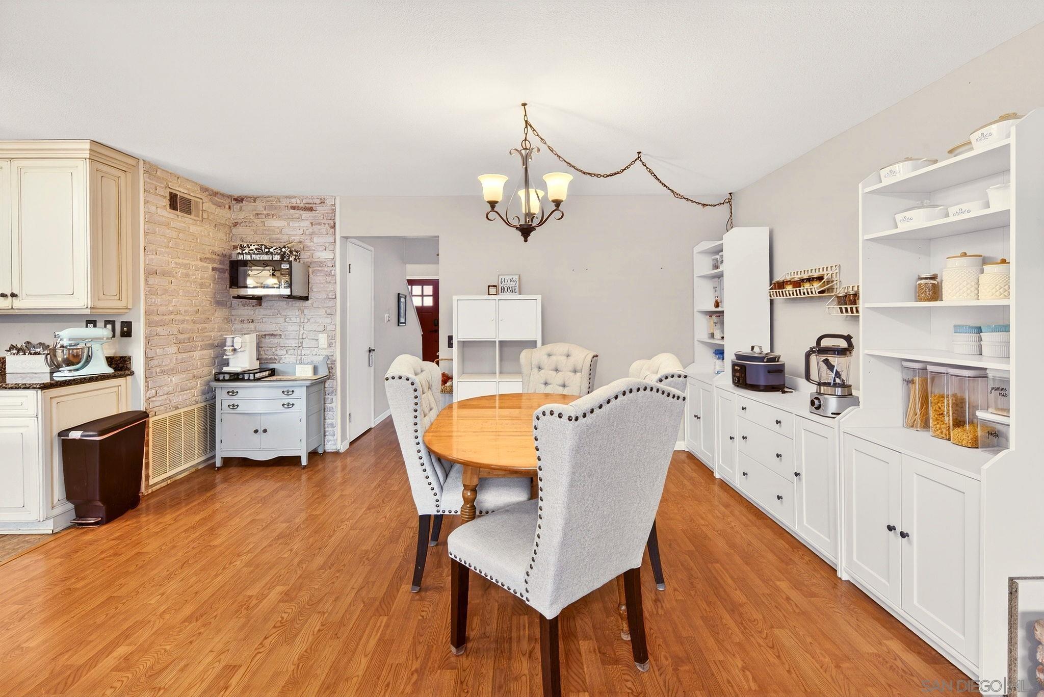 Detail Gallery Image 14 of 60 For 13850  Midgrove Ct, Poway,  CA 92064 - 4 Beds | 2/1 Baths