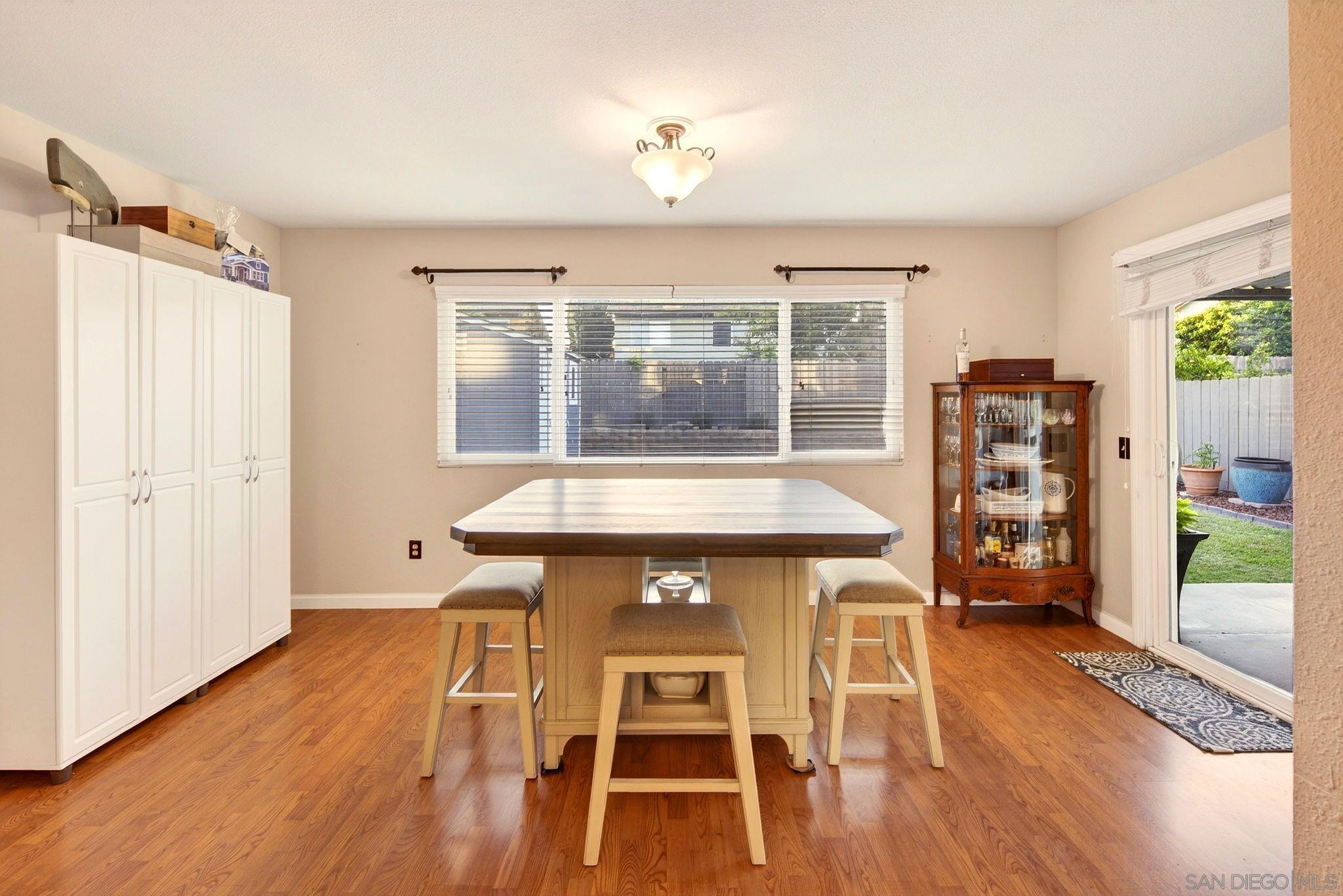 Detail Gallery Image 15 of 60 For 13850  Midgrove Ct, Poway,  CA 92064 - 4 Beds | 2/1 Baths