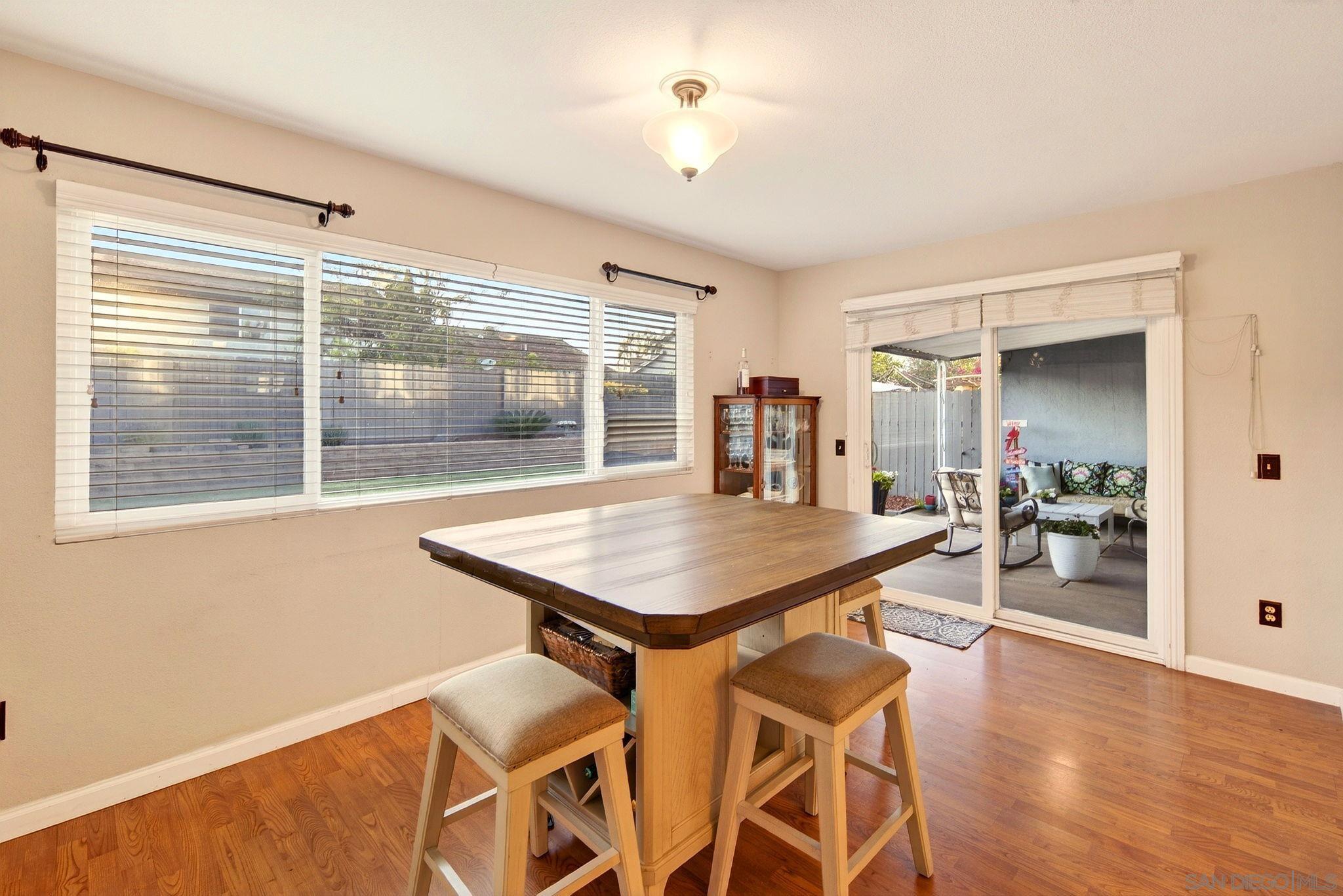 Detail Gallery Image 16 of 60 For 13850  Midgrove Ct, Poway,  CA 92064 - 4 Beds | 2/1 Baths