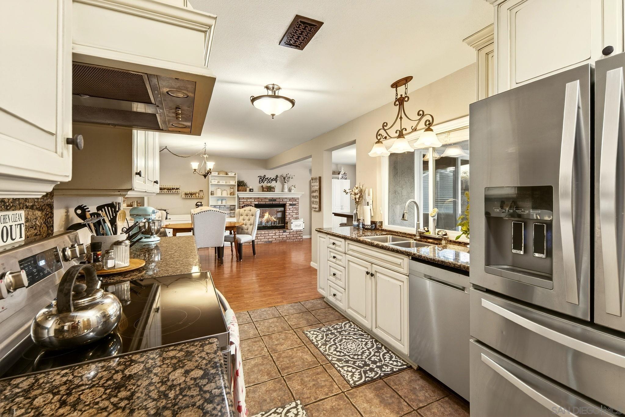 Detail Gallery Image 5 of 60 For 13850  Midgrove Ct, Poway,  CA 92064 - 4 Beds | 2/1 Baths