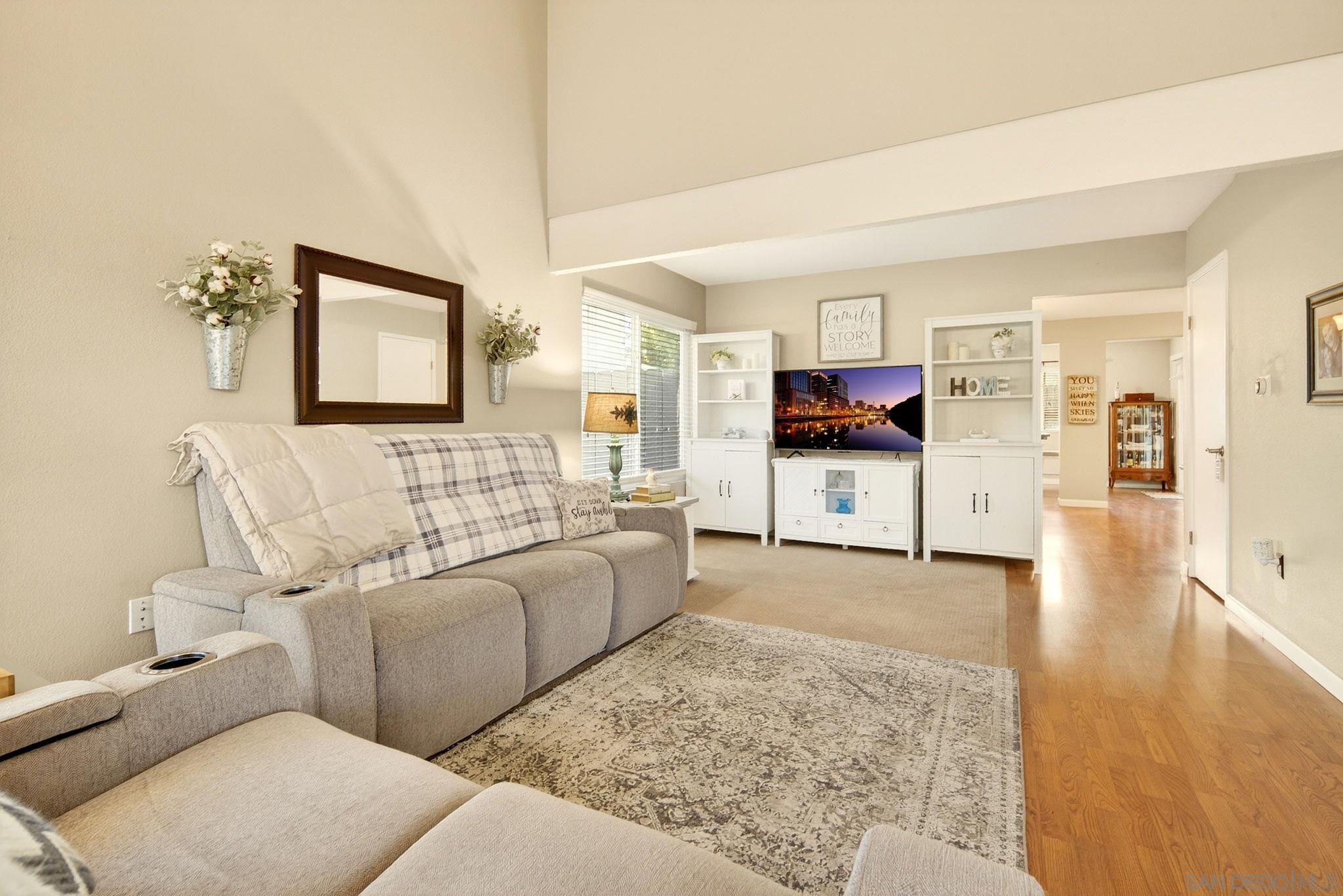 Detail Gallery Image 9 of 60 For 13850  Midgrove Ct, Poway,  CA 92064 - 4 Beds | 2/1 Baths