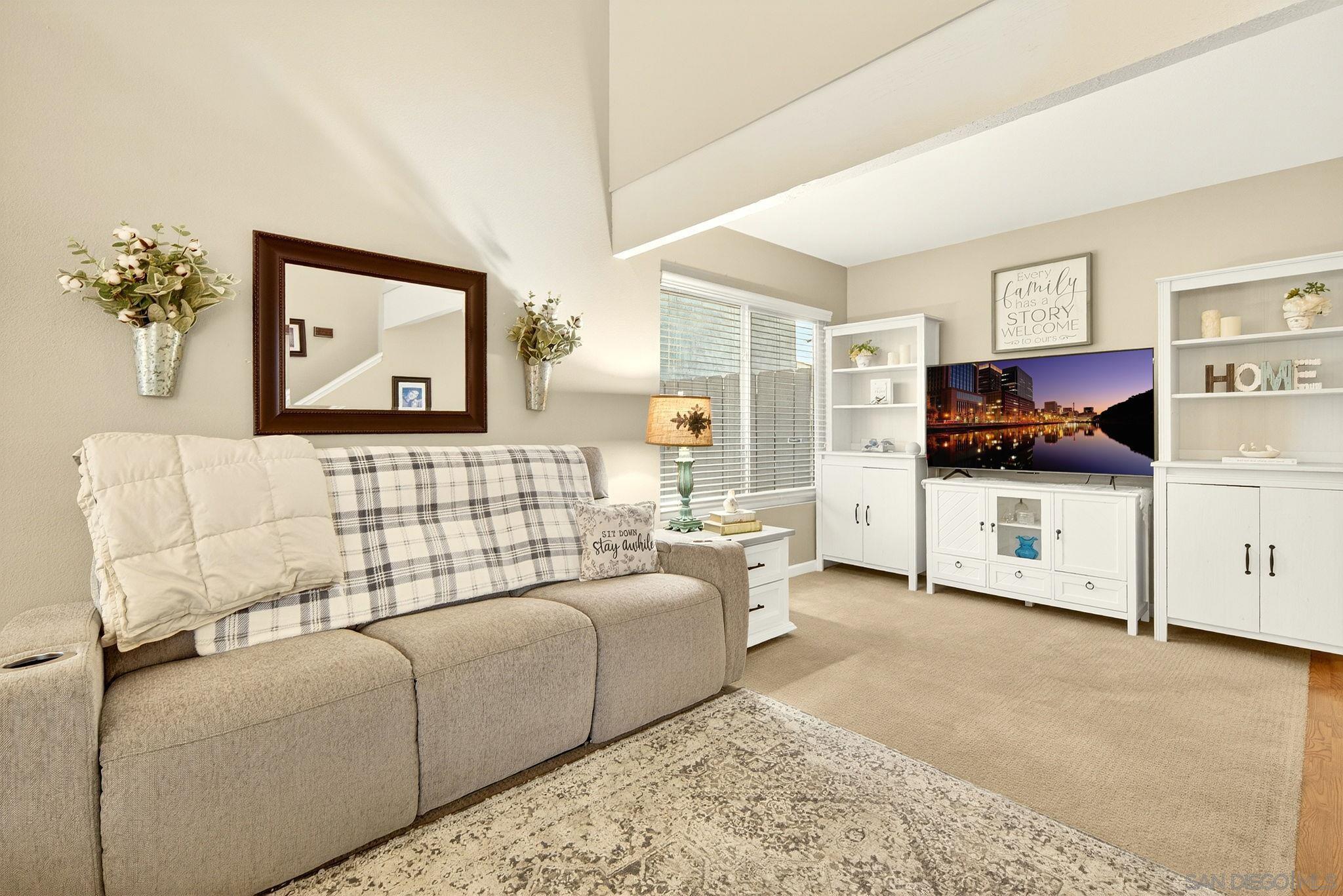 Detail Gallery Image 10 of 60 For 13850  Midgrove Ct, Poway,  CA 92064 - 4 Beds | 2/1 Baths