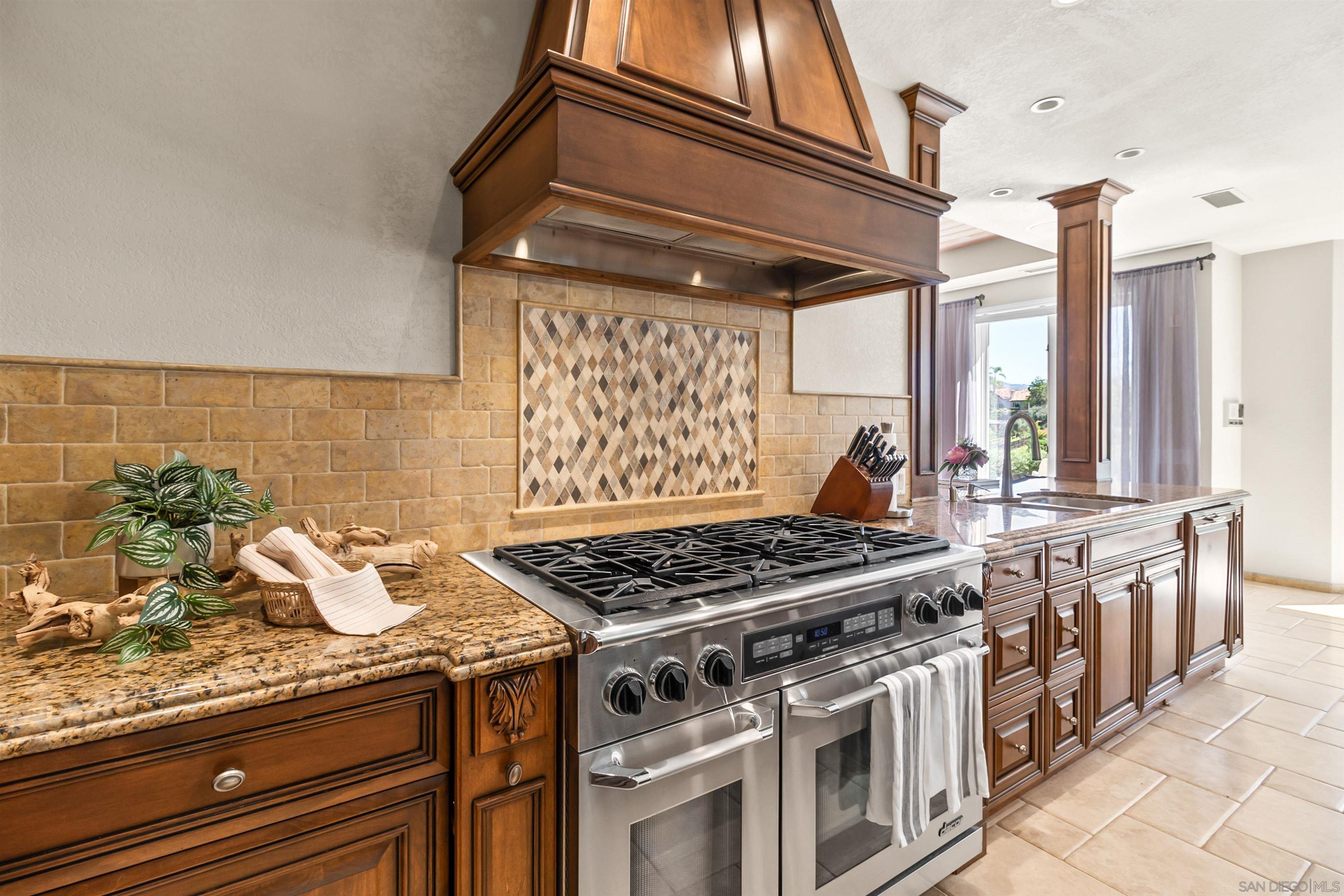 Detail Gallery Image 19 of 61 For 17941  Vista Lomas Dr, Poway,  CA 92064 - 5 Beds | 5 Baths