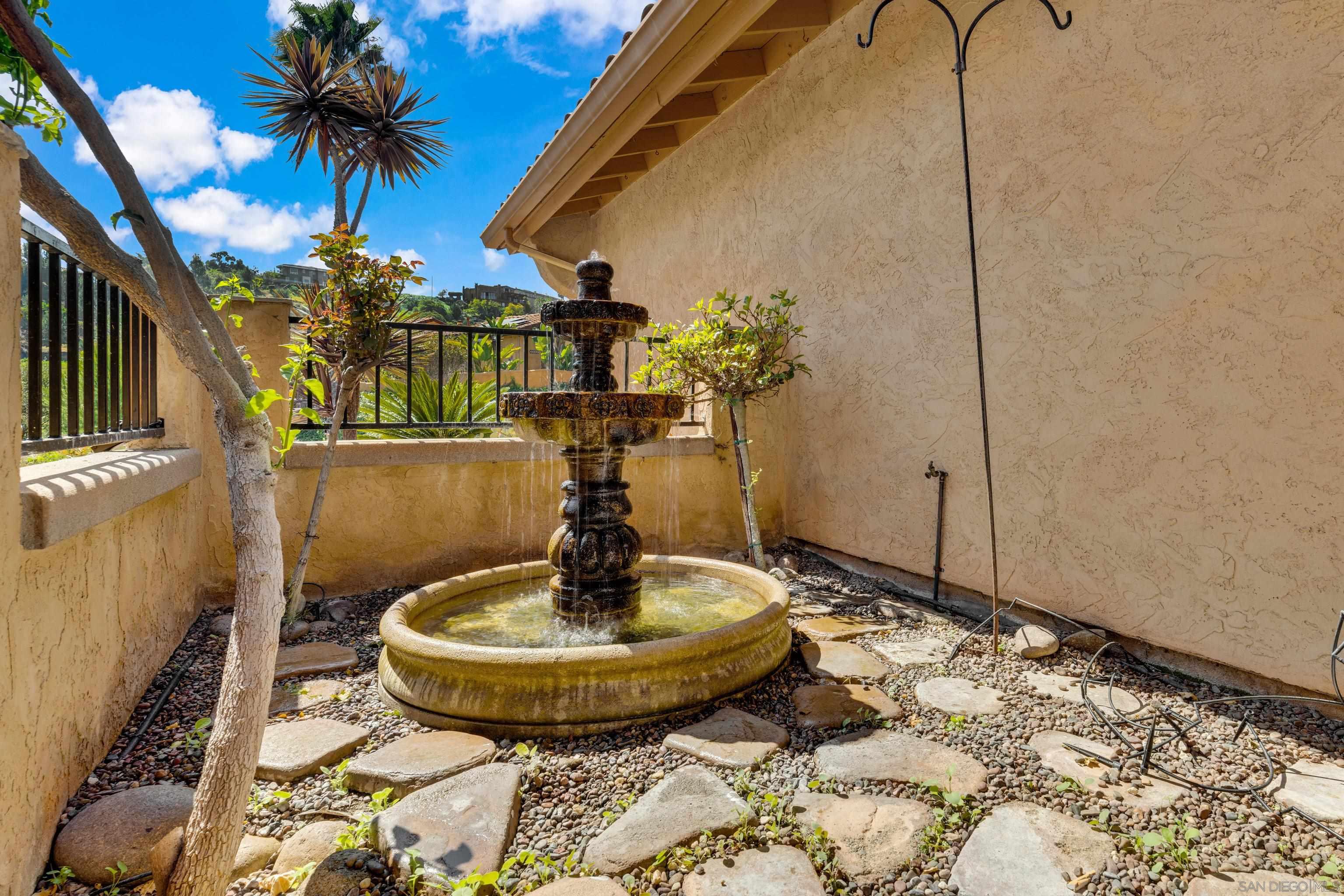 Detail Gallery Image 5 of 59 For 17872  Azucar Way, San Diego,  CA 92127 - 4 Beds | 2 Baths