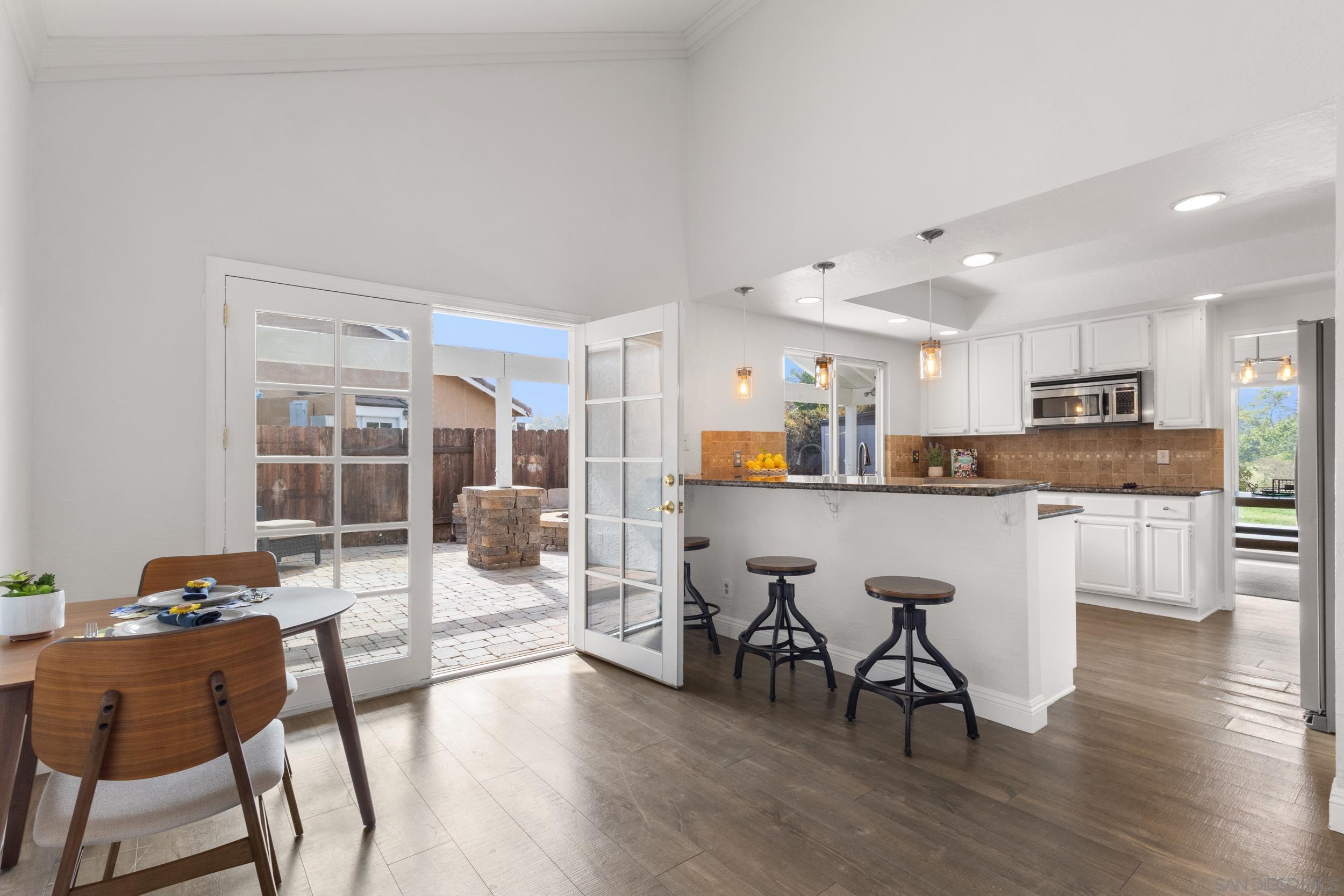 Detail Gallery Image 2 of 53 For 761  Rocking Horse Rd, Vista,  CA 92081 - 3 Beds | 2 Baths