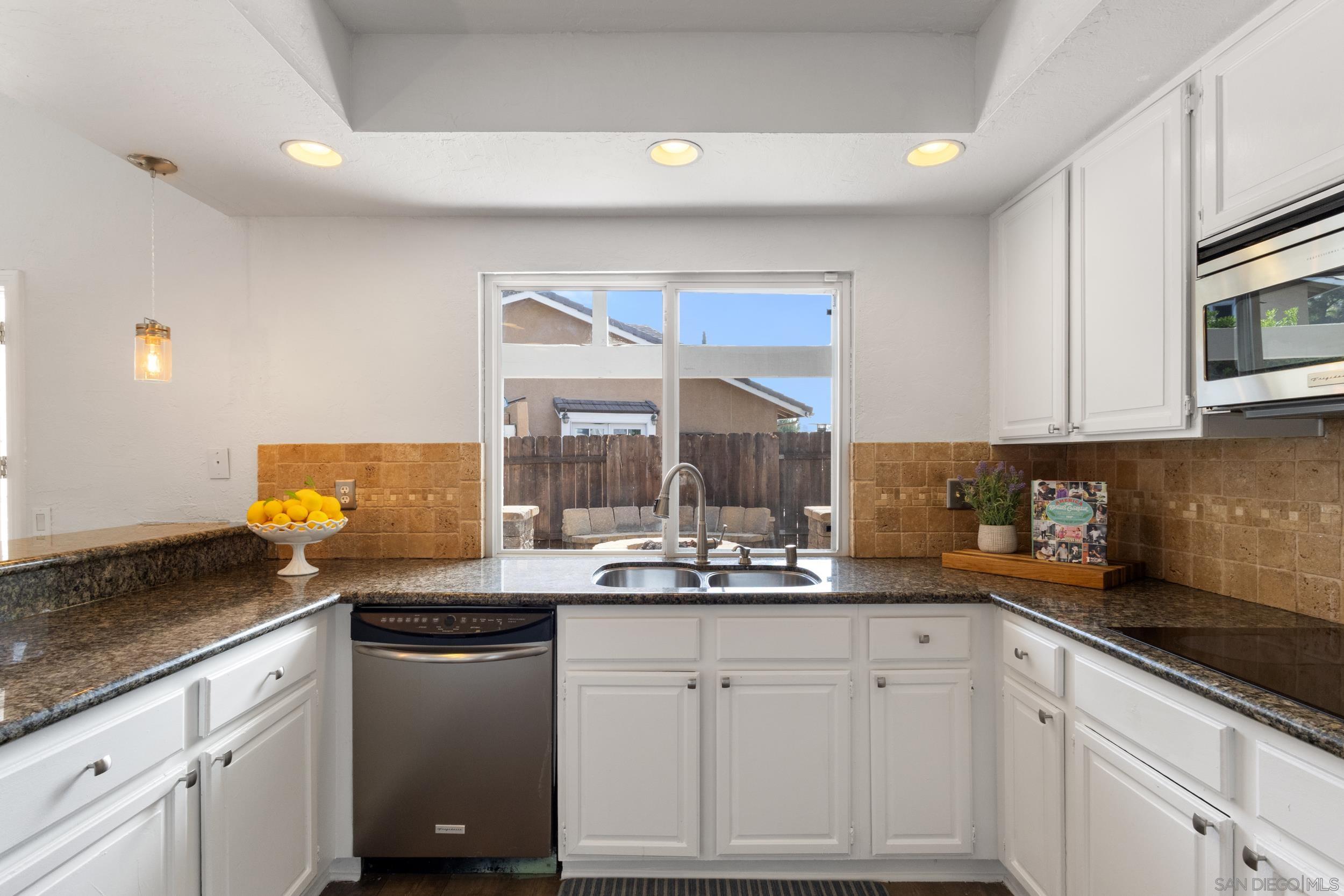 Detail Gallery Image 16 of 53 For 761  Rocking Horse Rd, Vista,  CA 92081 - 3 Beds | 2 Baths