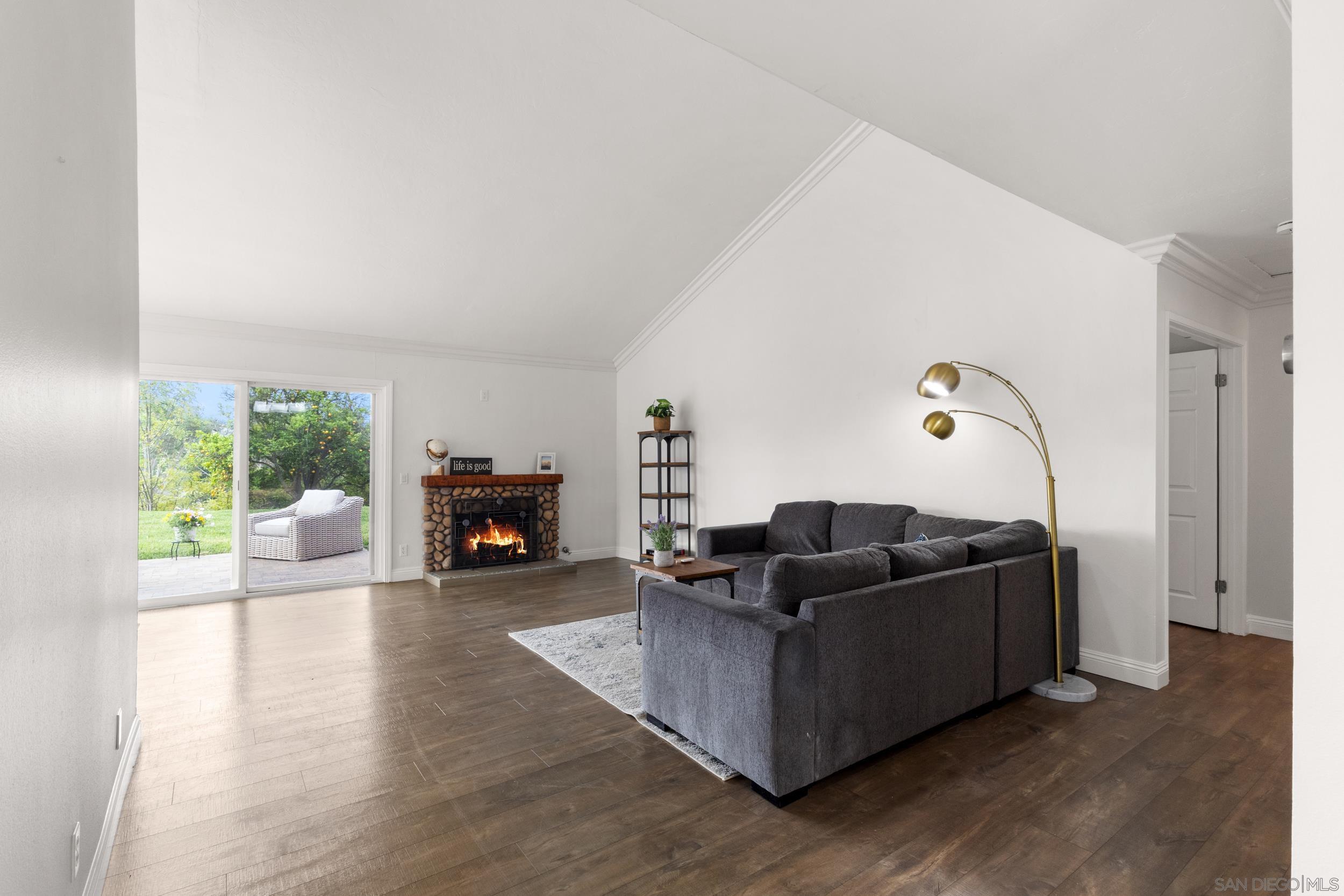 Detail Gallery Image 5 of 53 For 761  Rocking Horse Rd, Vista,  CA 92081 - 3 Beds | 2 Baths