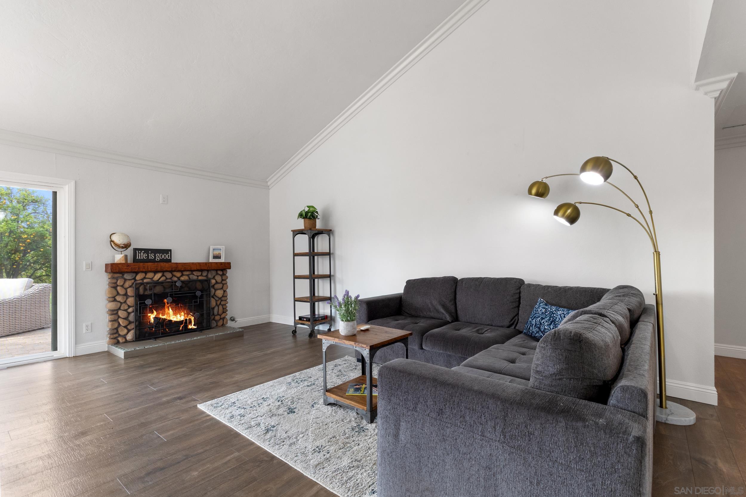 Detail Gallery Image 8 of 53 For 761  Rocking Horse Rd, Vista,  CA 92081 - 3 Beds | 2 Baths