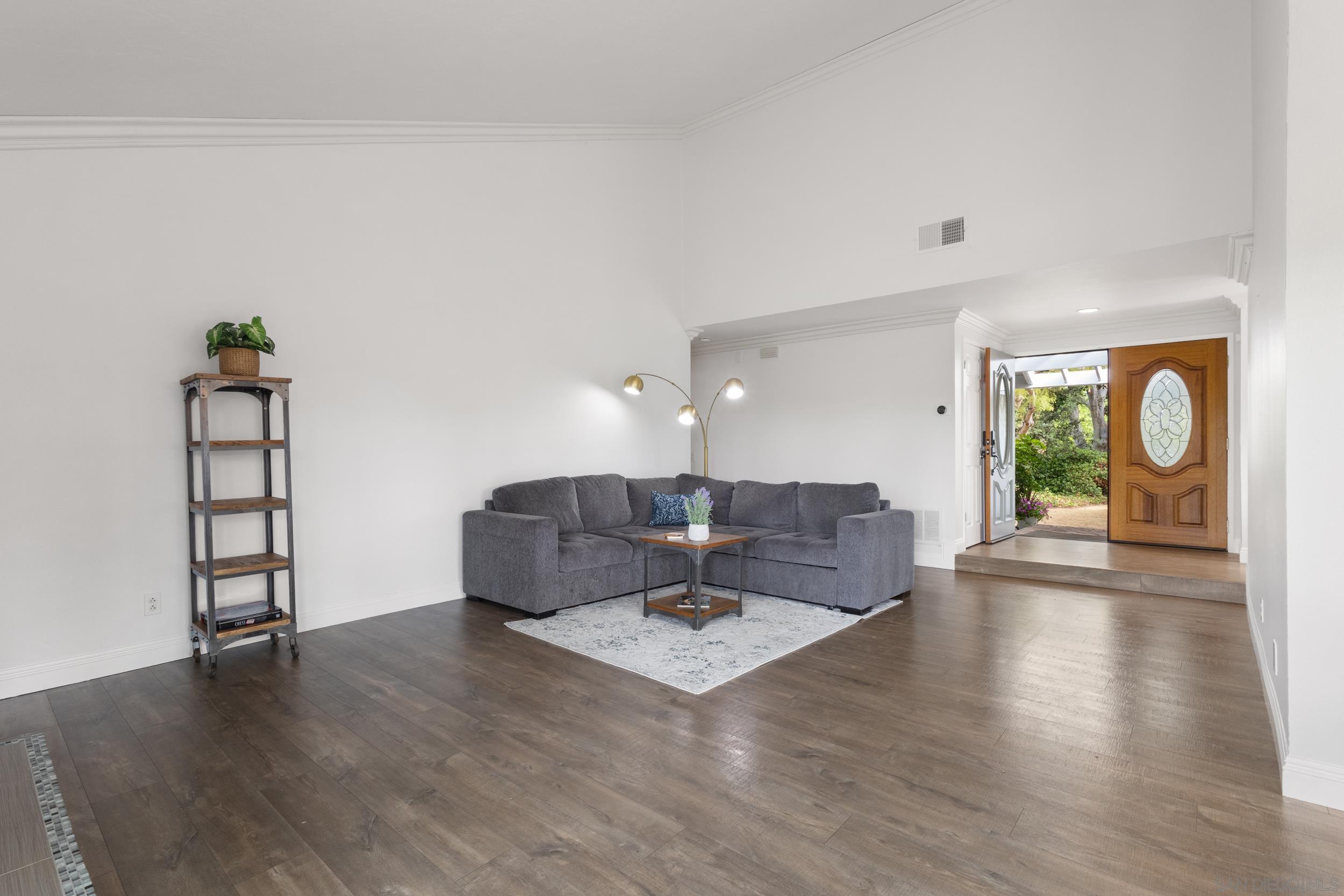 Detail Gallery Image 9 of 53 For 761  Rocking Horse Rd, Vista,  CA 92081 - 3 Beds | 2 Baths