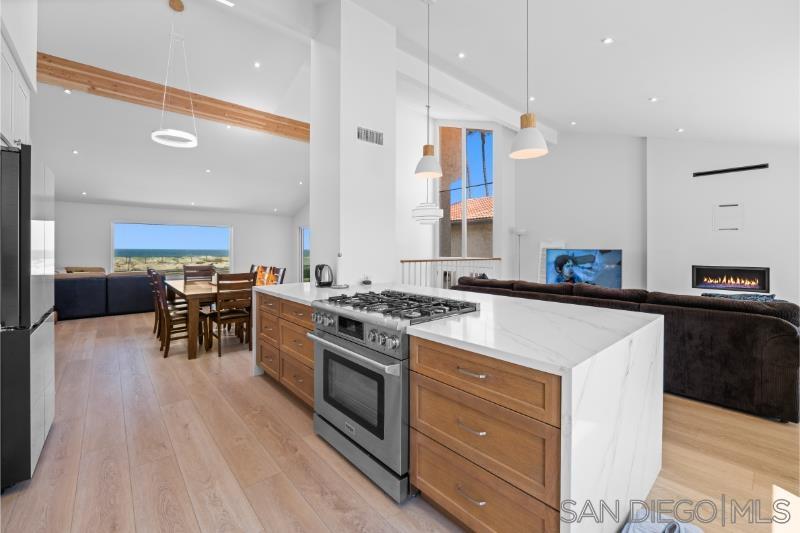 Detail Gallery Image 11 of 30 For 92  Trinidad Bend, Coronado,  CA 92118 - 4 Beds | 3 Baths