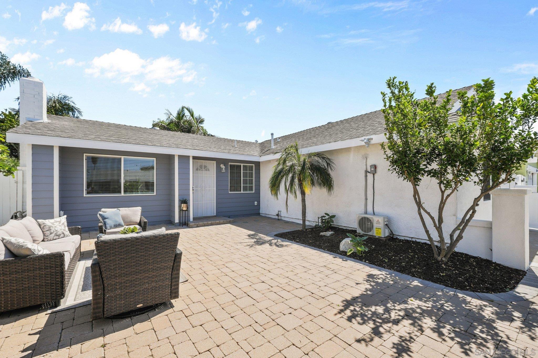 Detail Gallery Image 2 of 43 For 11153  Acaso, San Diego,  CA 92126 - 4 Beds | 3 Baths