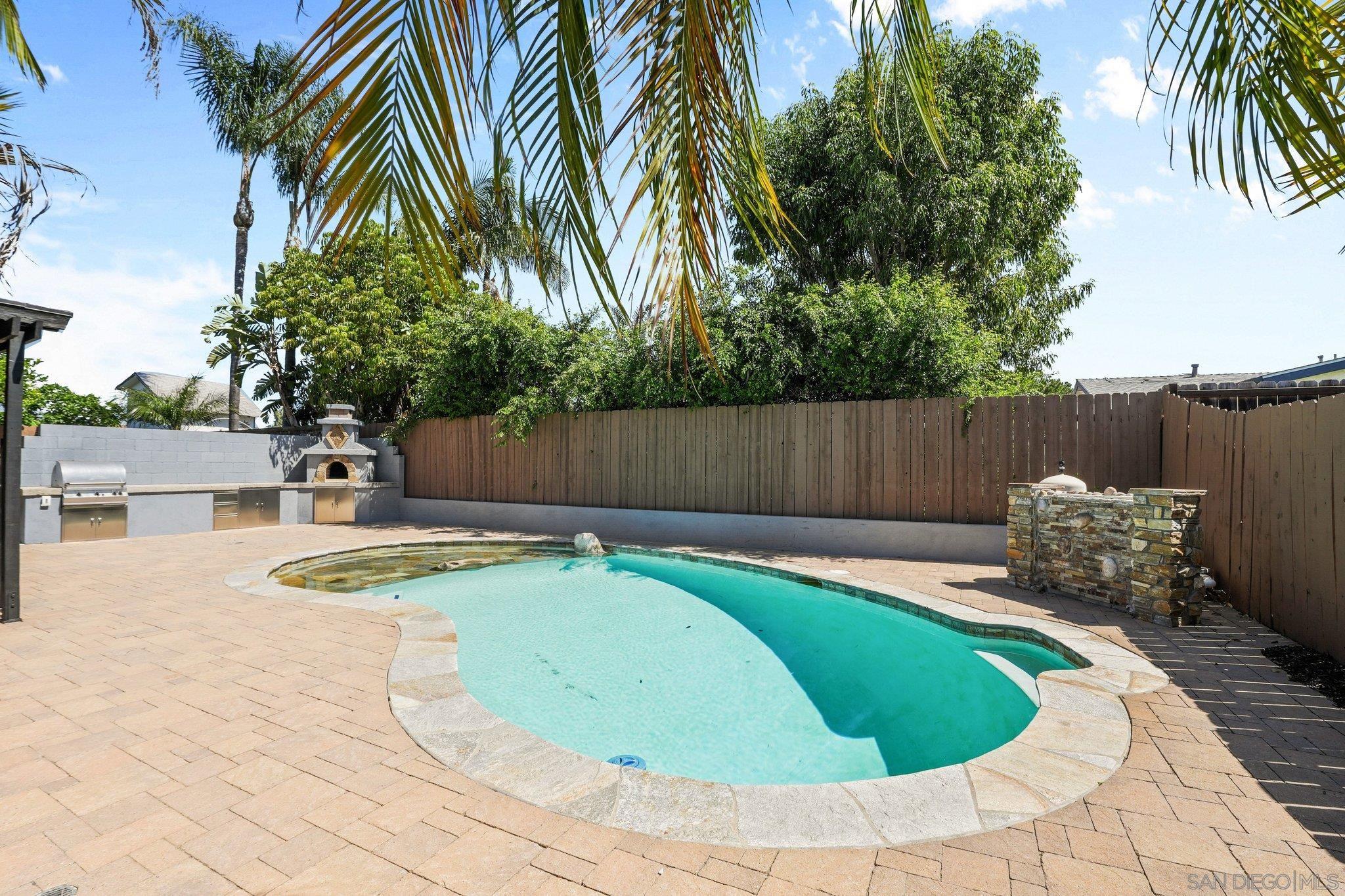 Detail Gallery Image 3 of 43 For 11153  Acaso, San Diego,  CA 92126 - 4 Beds | 3 Baths