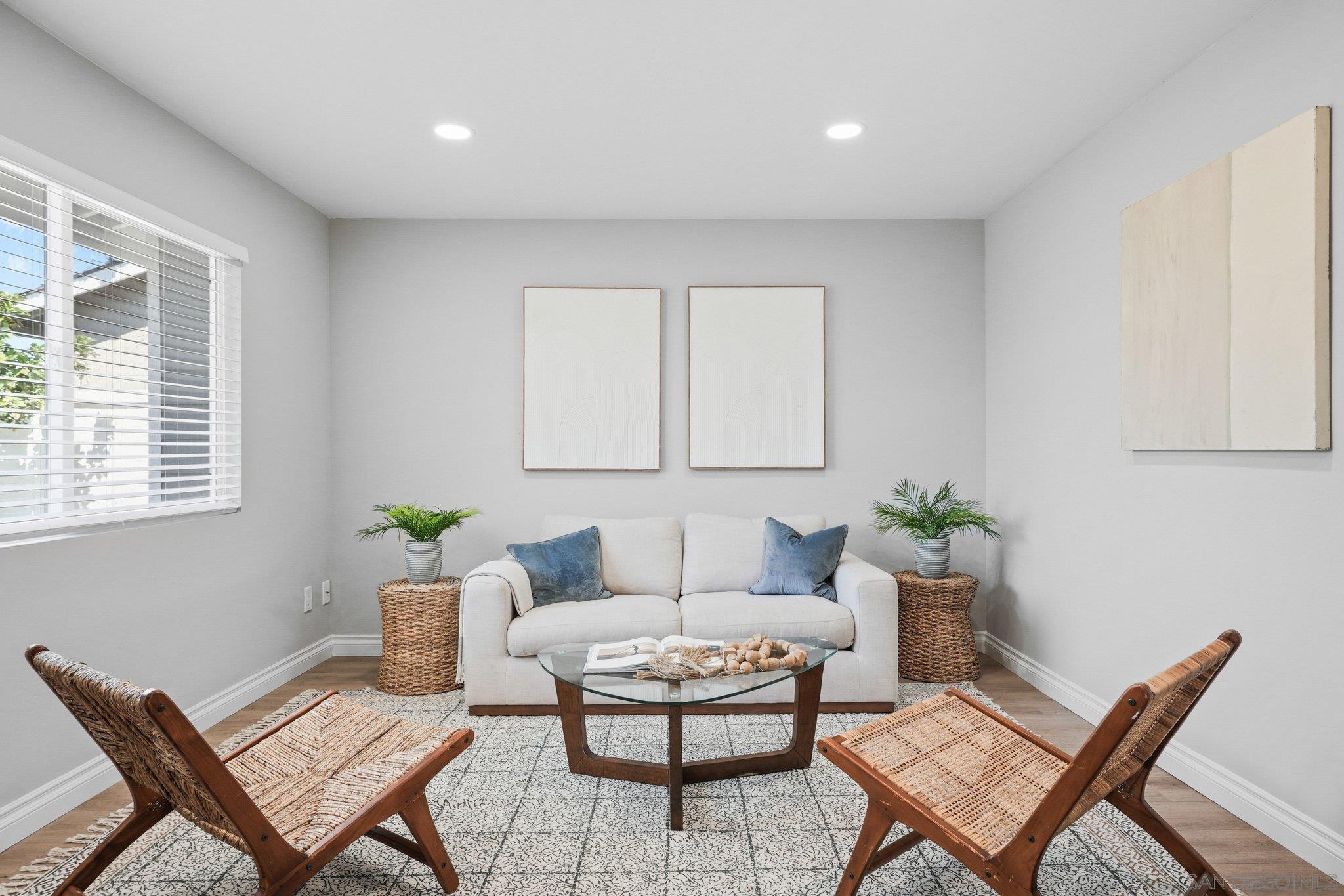 Detail Gallery Image 5 of 43 For 11153  Acaso, San Diego,  CA 92126 - 4 Beds | 3 Baths