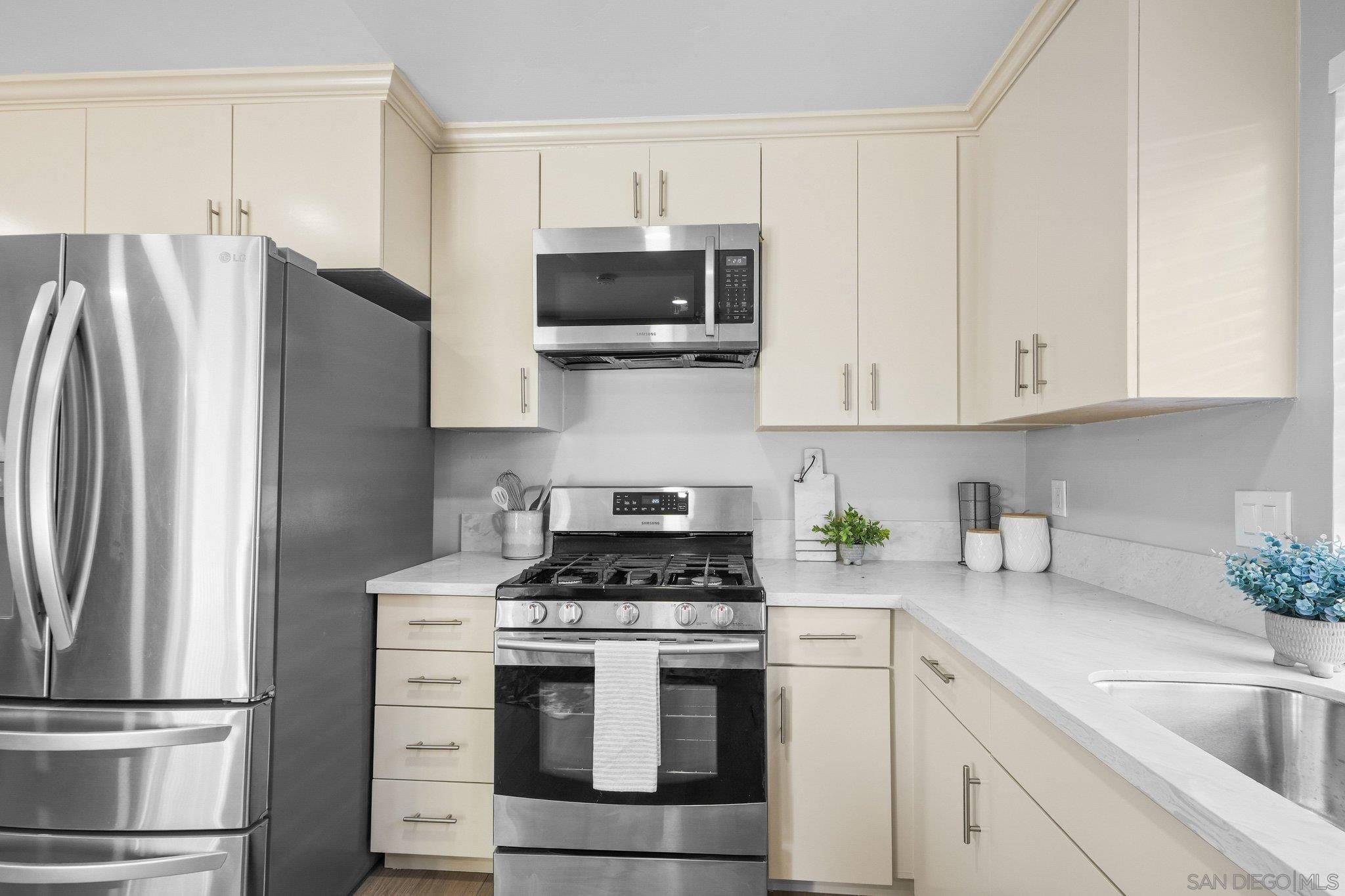 Detail Gallery Image 8 of 43 For 11153  Acaso, San Diego,  CA 92126 - 4 Beds | 3 Baths