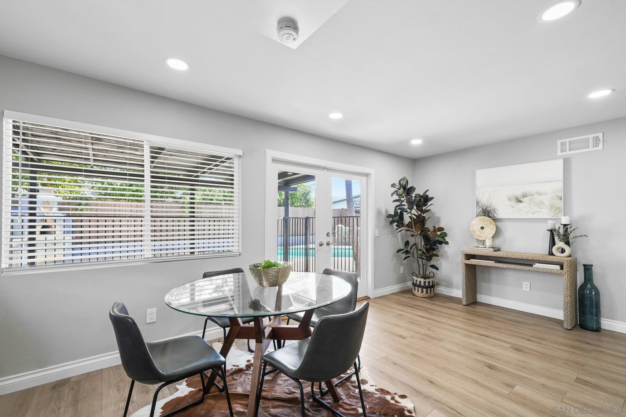 Detail Gallery Image 9 of 43 For 11153  Acaso, San Diego,  CA 92126 - 4 Beds | 3 Baths