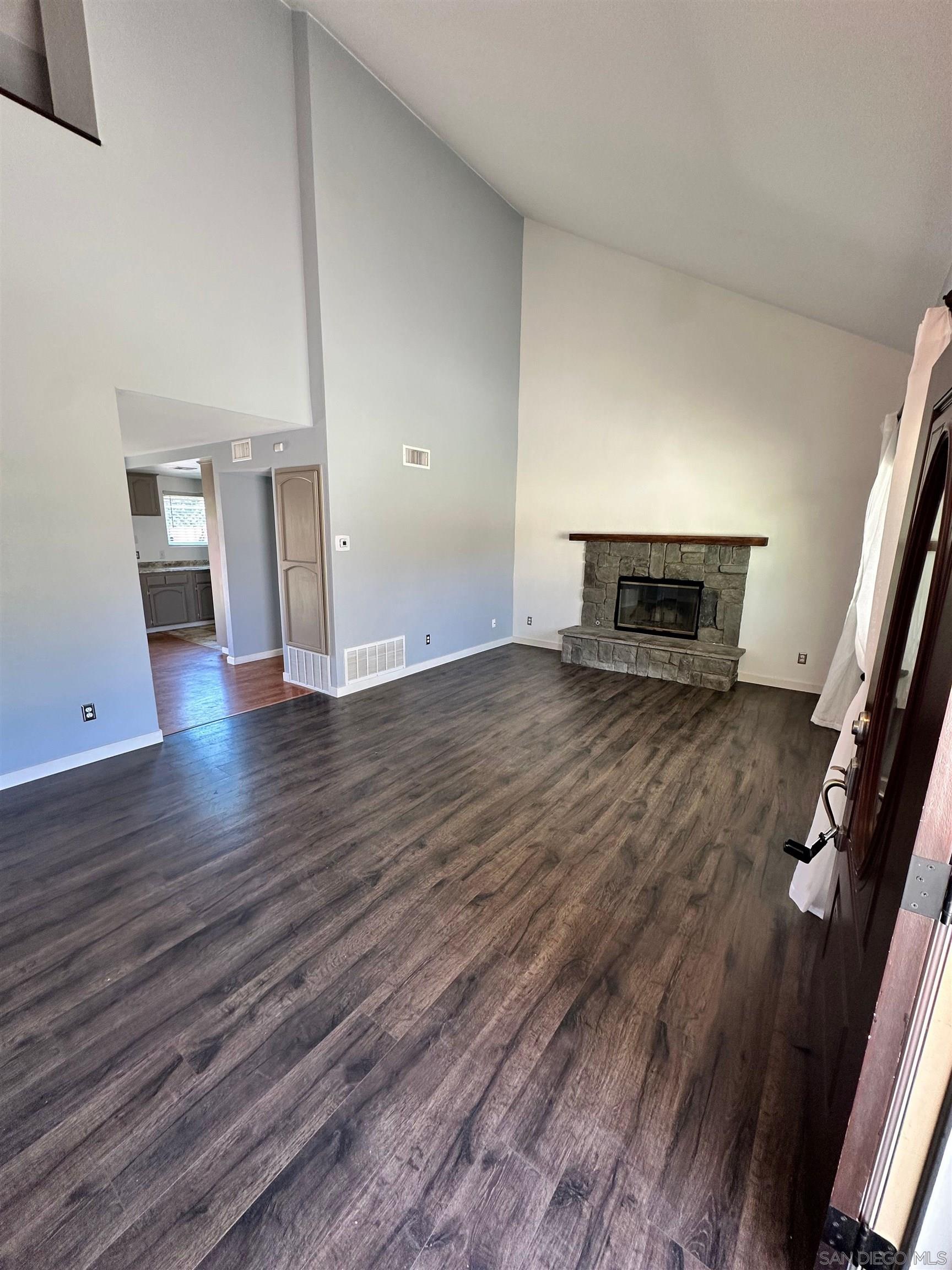 Detail Gallery Image 2 of 16 For 2275  Peppermint Ln, Lemon Grove,  CA 91945 - 3 Beds | 2/1 Baths