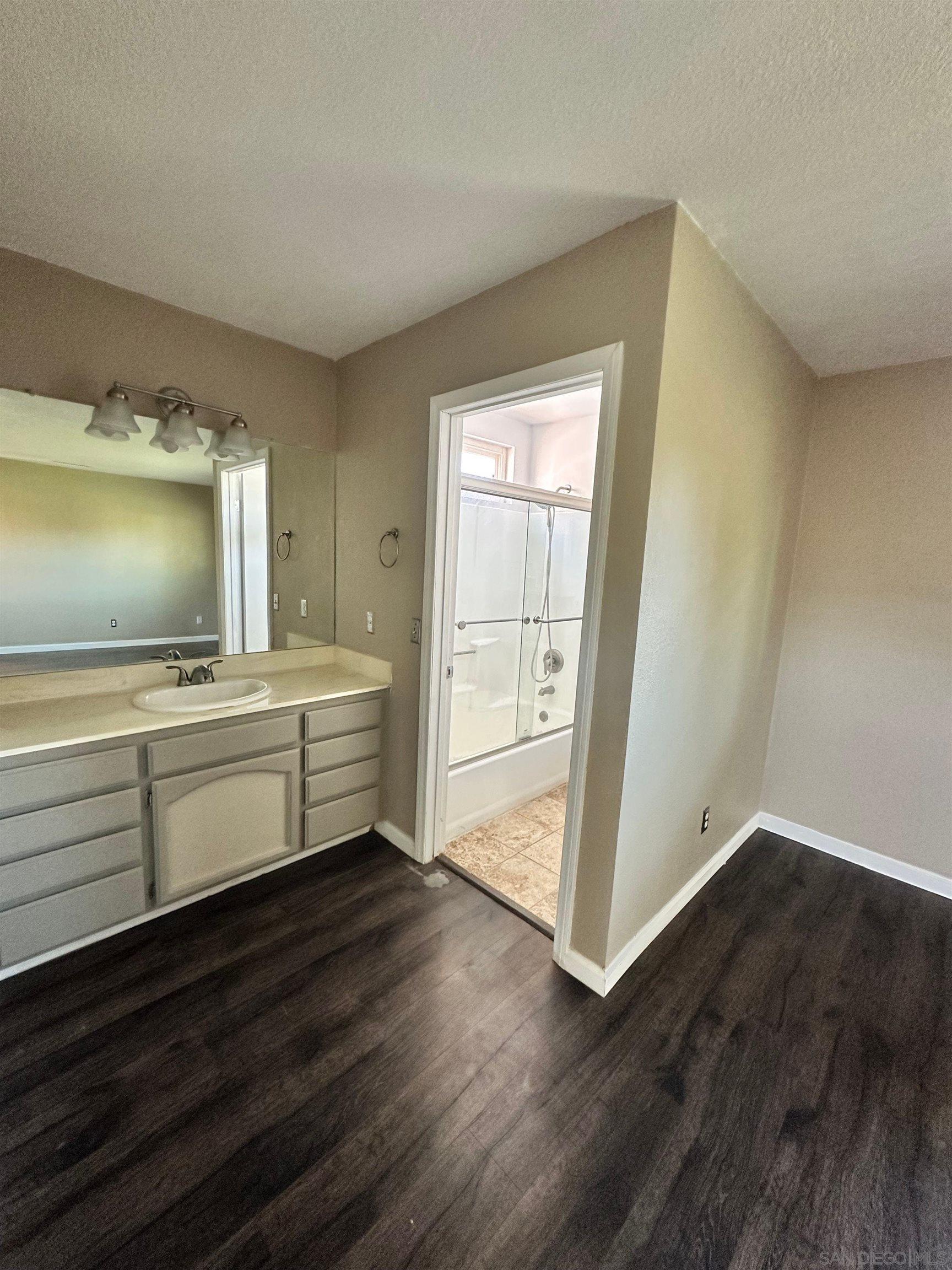 Detail Gallery Image 11 of 16 For 2275  Peppermint Ln, Lemon Grove,  CA 91945 - 3 Beds | 2/1 Baths