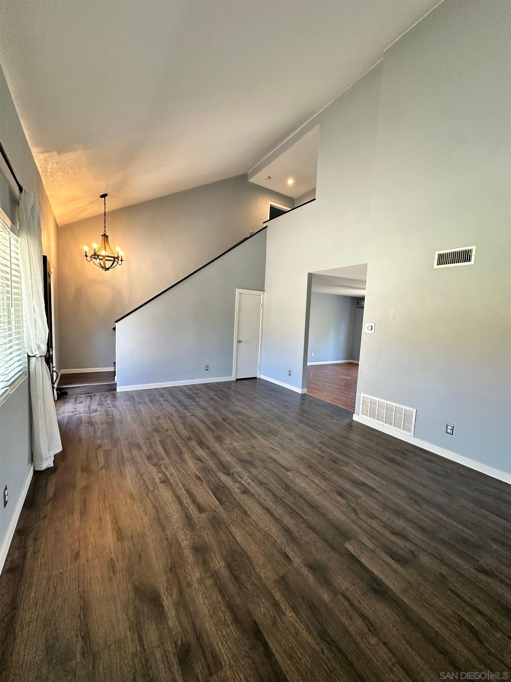 Detail Gallery Image 3 of 16 For 2275  Peppermint Ln, Lemon Grove,  CA 91945 - 3 Beds | 2/1 Baths