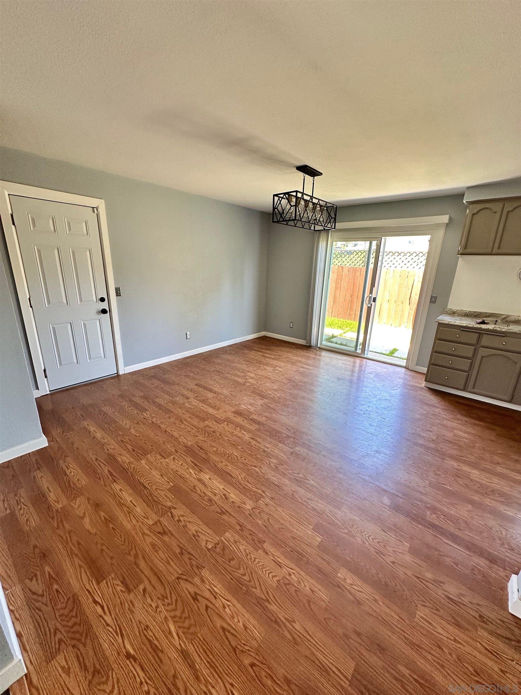 Detail Gallery Image 5 of 16 For 2275  Peppermint Ln, Lemon Grove,  CA 91945 - 3 Beds | 2/1 Baths