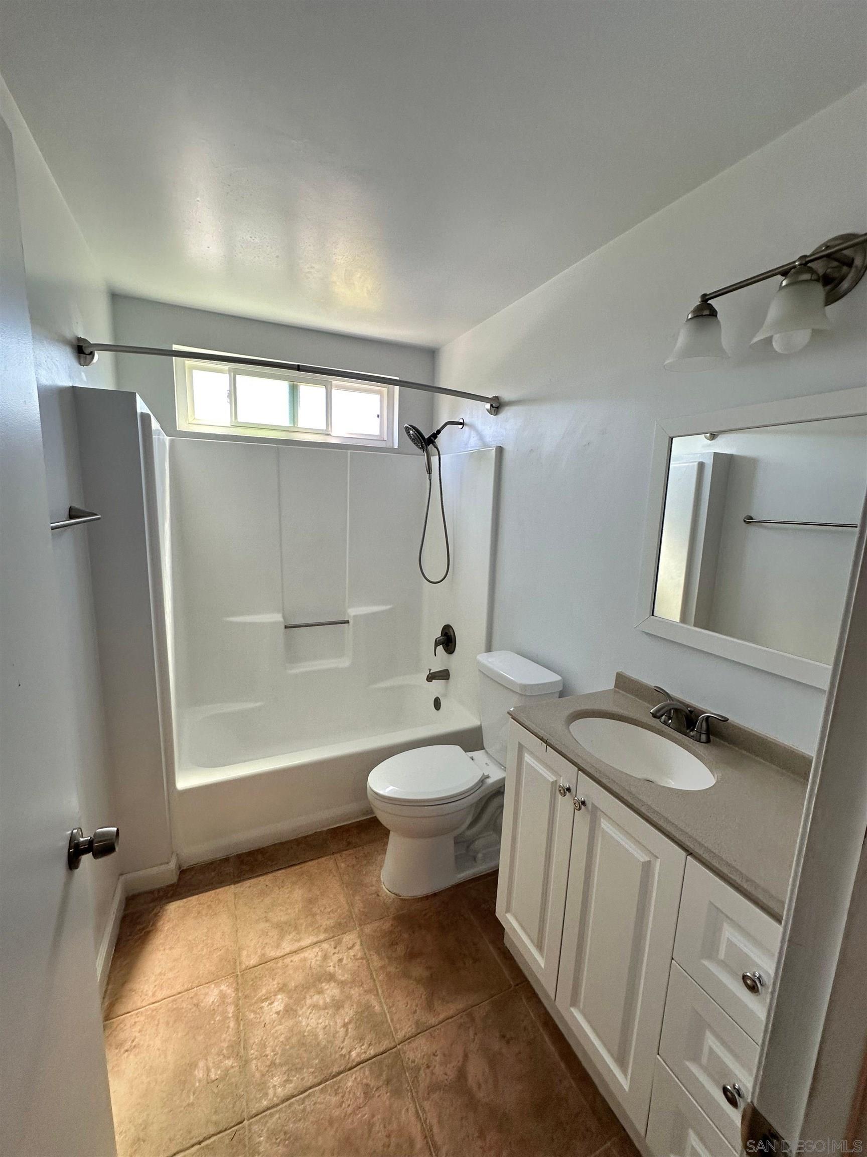 Detail Gallery Image 8 of 16 For 2275  Peppermint Ln, Lemon Grove,  CA 91945 - 3 Beds | 2/1 Baths